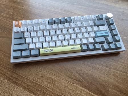 Gaming - Tastatură mecanică gaming ONIKUMA G52, 82 taste, Hot Swap, Switch-uri Red Jixian, Iluminare RGB, Buton volum, USB Type-C detașabil, Anti-Ghosting, Alb/Gri