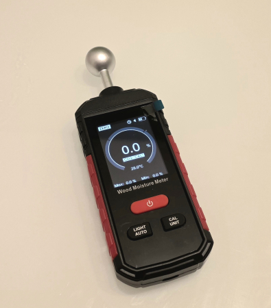 Umidometru lemn fara contact Optimus AT 637 – detector digital de umiditate 0–100% RH, adâncime 5–40 mm [6]