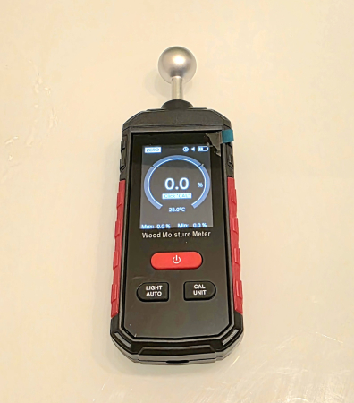 Umidometru lemn fara contact Optimus AT 637 – detector digital de umiditate 0–100% RH, adâncime 5–40 mm [7]