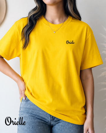 Orielle Basics - Tricou Orielle Basics galben, croială Relaxed Fit, cu logo discret pe piept, prezentat pe model