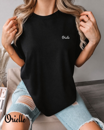 Orielle Basics - Tricou Orielle Basics negru, croială Relaxed Fit, cu logo discret pe piept, prezentat pe model