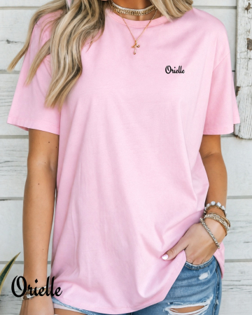 Orielle Basics - Tricou Orielle Basics roz, croială Relaxed Fit, cu logo discret pe piept, prezentat pe model