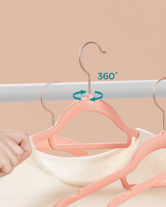 SONGMICS Set de 30 de umerase pentru haine, anti-alunecare cu catifea, bara de cravata si carlig pivotant, 43,5 cm, roz [7]