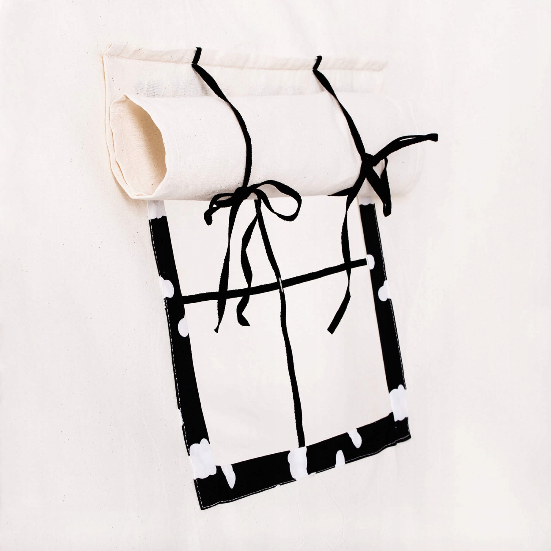 Cort copii Sersimo stil indian Teepee Tent cu fereastra, covoras gros si 2 perne, alb negru cu norisori [9]