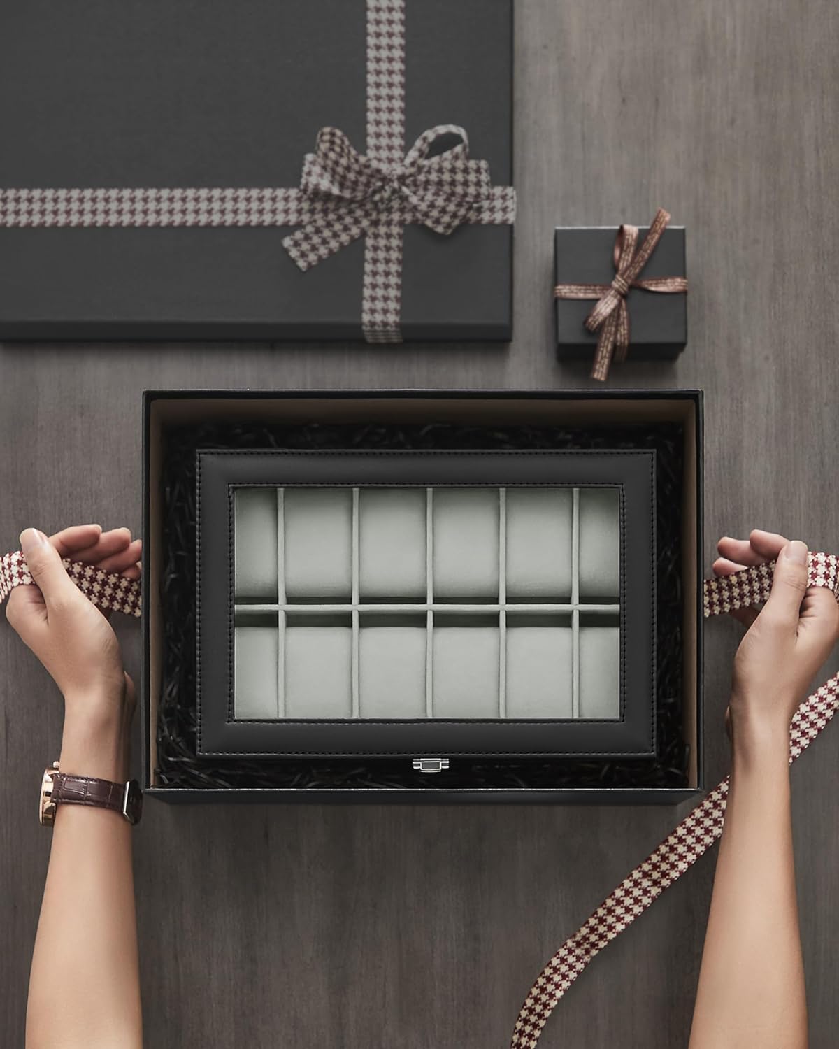 SONGMICS Cutie depozitare si organizare ceasuri, cu 12 locuri, piele sintetica, cu capac de sticla, 20x30x8cm, negru [9]