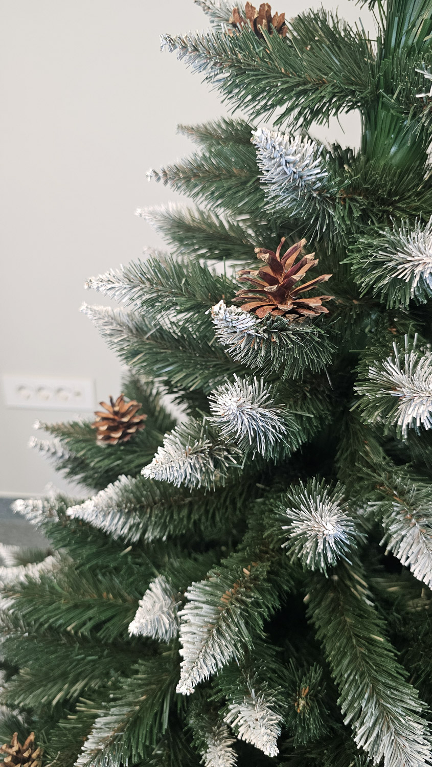 Brad artificial Christmas Deluxe by Sersimo, Danemark, 2D, 150cm [9]