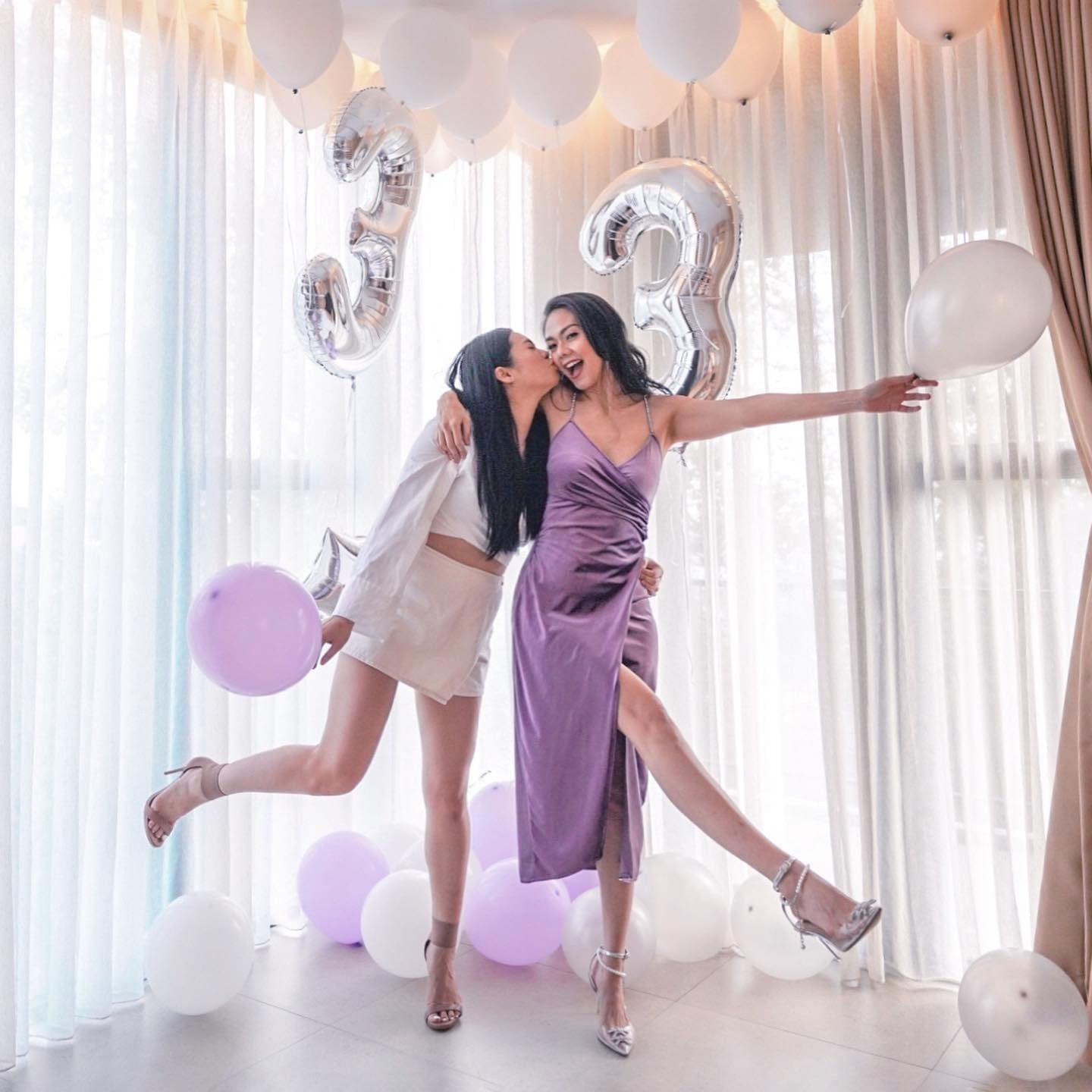 Balon din Folie Metalizata , Figurina Cifra, Tema Aniversare 40 cm, Ambalaj Individual, Pai inclus, Umflare cu Aer sau Heliu, Argintiu, Cifra 3 [7]