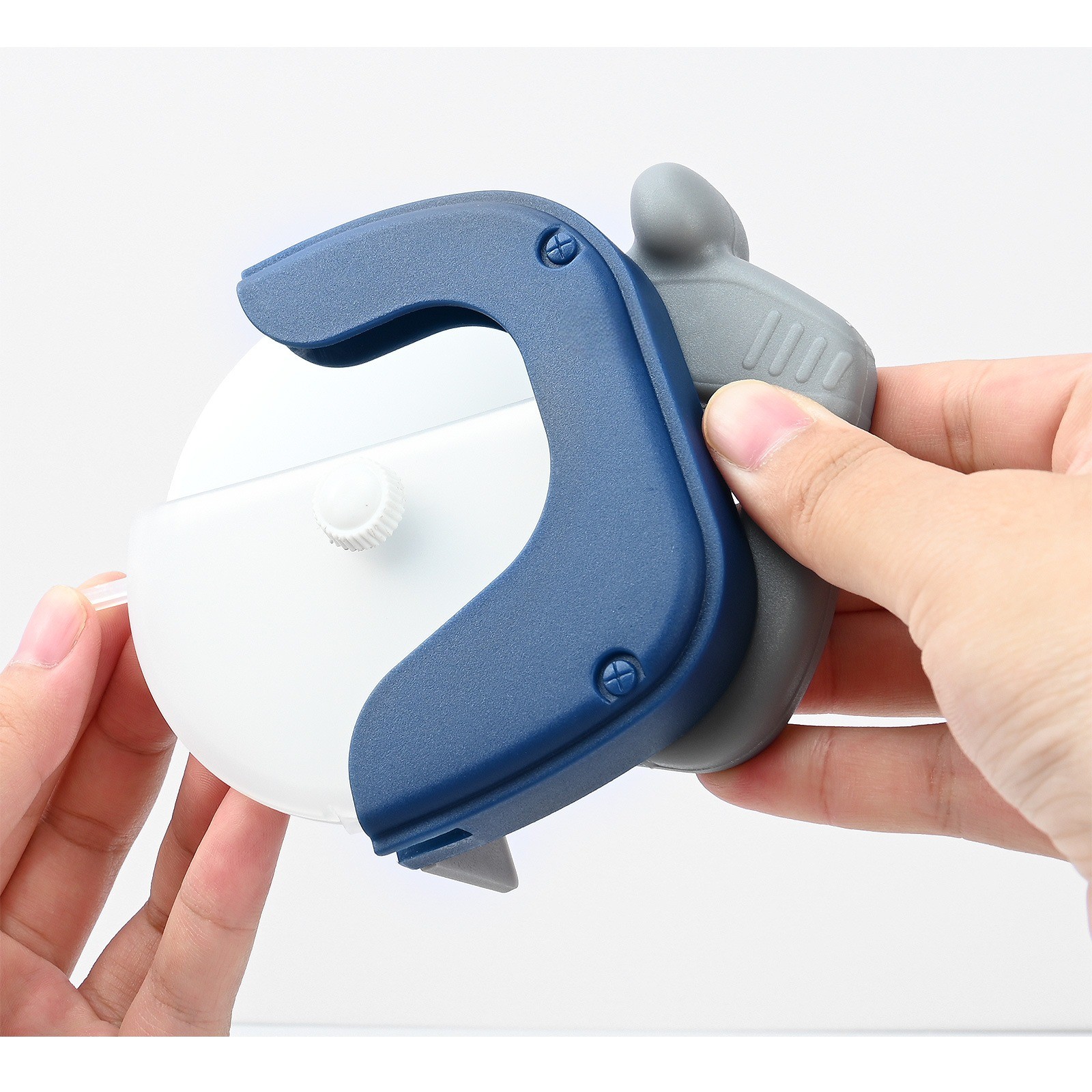 Cutit circular pentru pizza , 11.5 x 12.5 cm, otel inoxidabil si plastic, capc protectie lama, albastru [2]