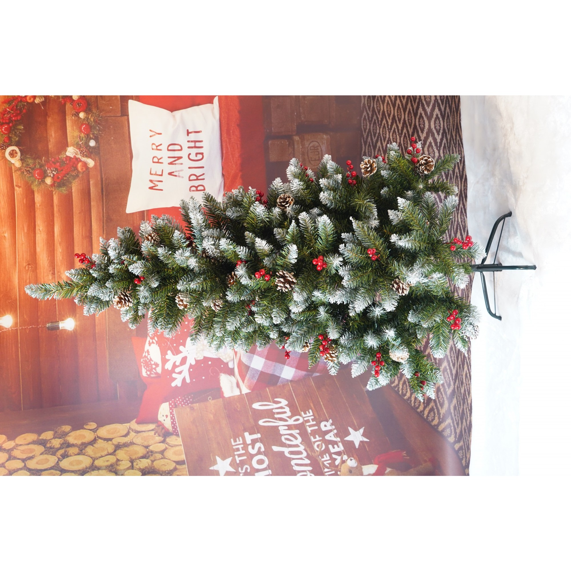 Brad Artificial de Craciun, , Sectionat pentru Perete/ Colt, 1.50 m inaltime, Verde, Decorat, Diametru Inferior 83 cm, Interior/ Exterior [2]