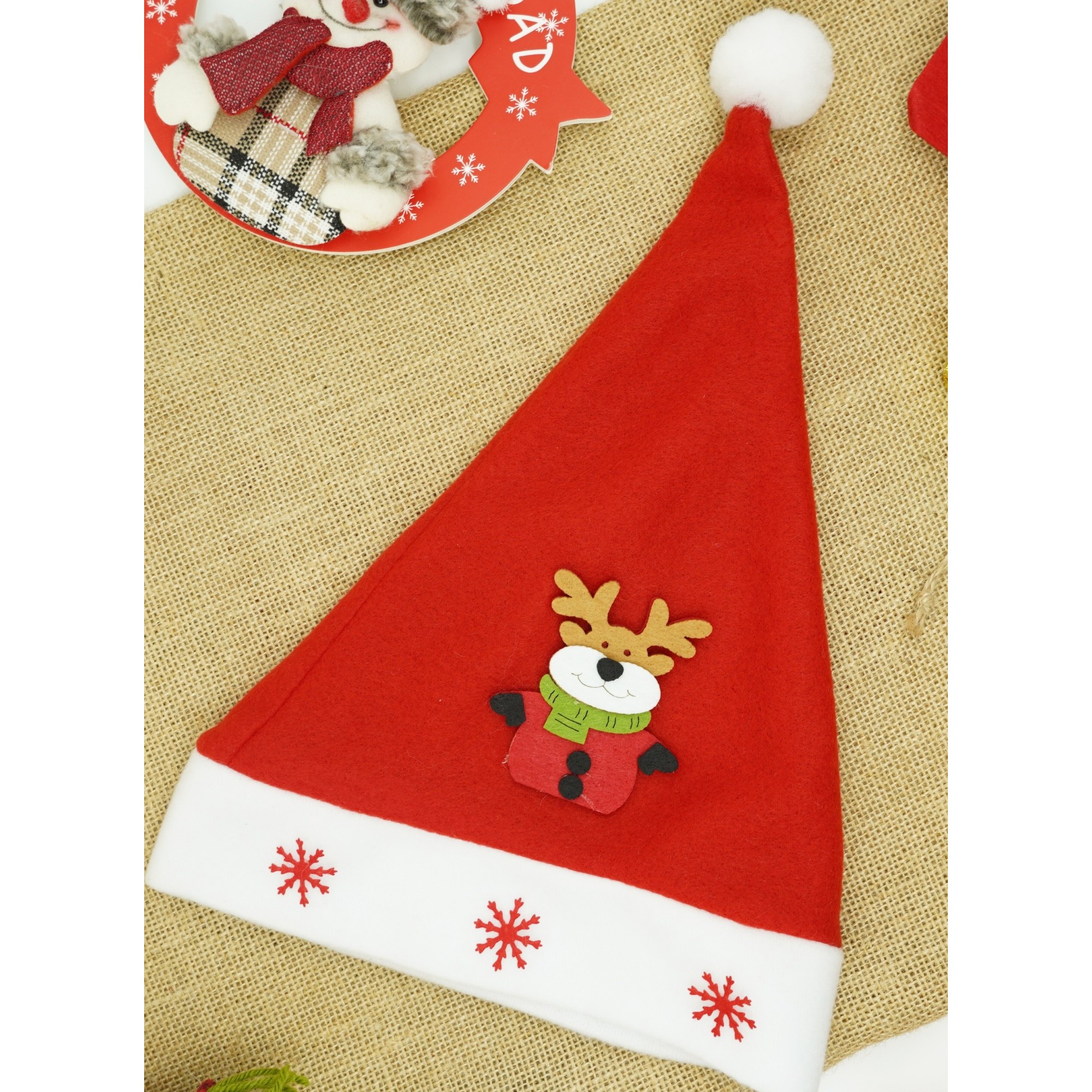 Caciulita de Mos Craciun, ,cu model de Ren si ornament fulg de nea, rosie, marime universala, material textil [2]