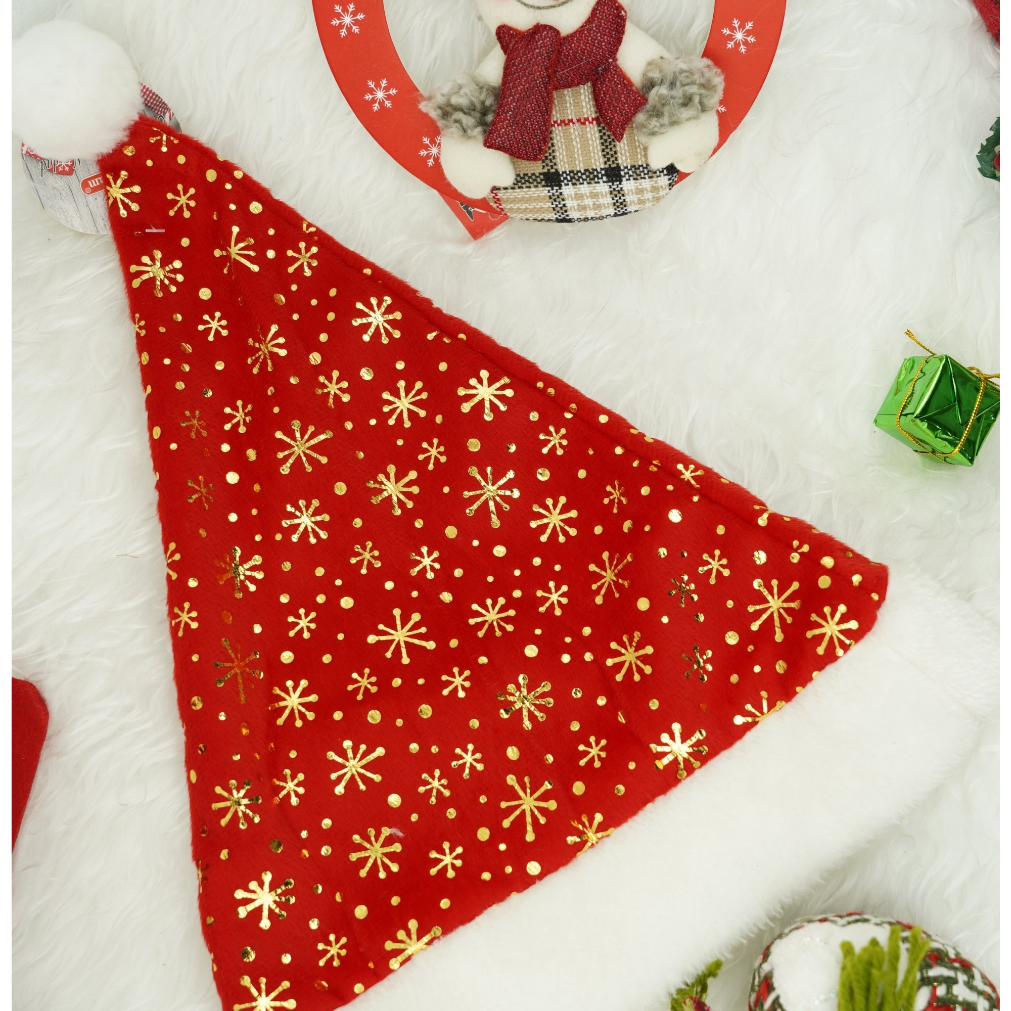 Caciulita de Mos Craciun, ,cu ornament auriu fulg de nea, rosie, marime universala, material textil [3]