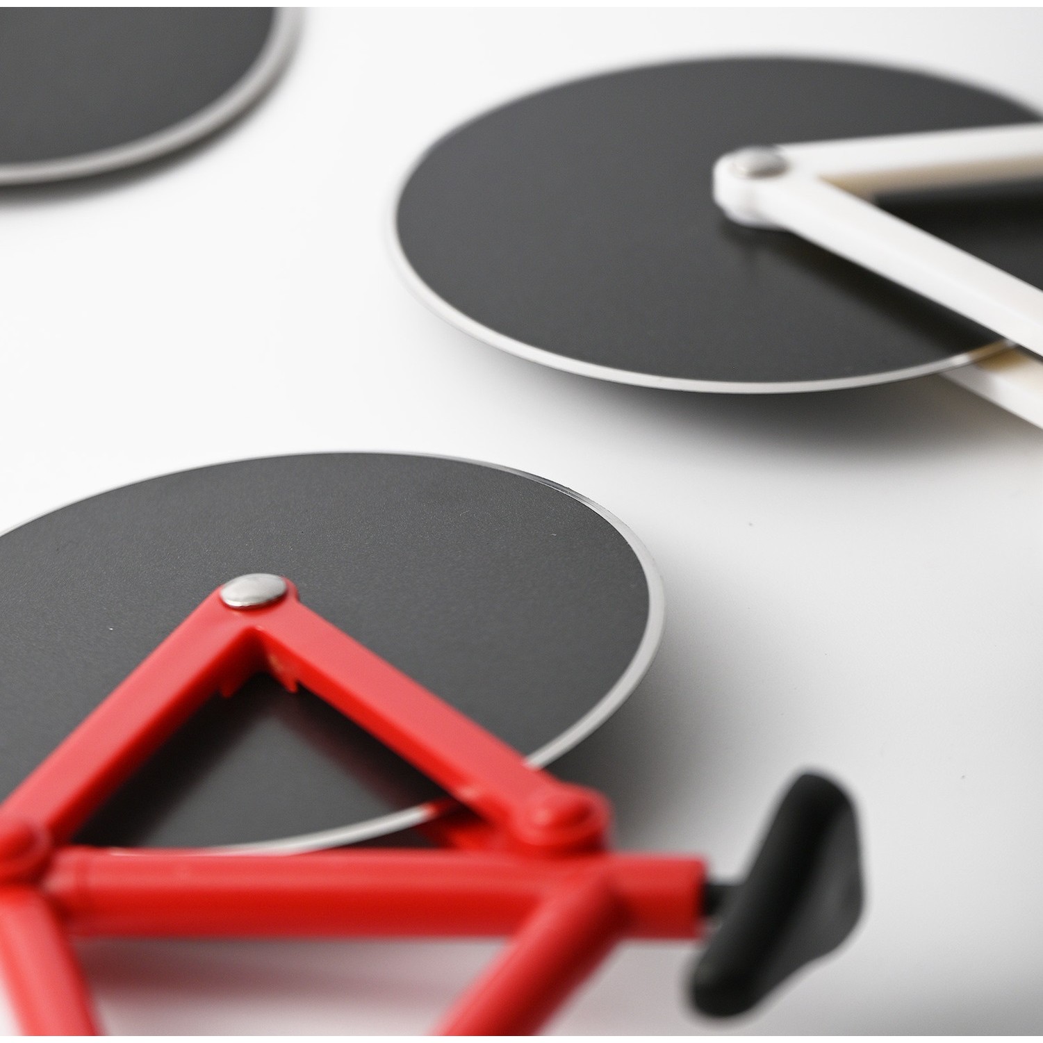 Cutit pizza creativ , in forma de bicicleta, cu suport pentru cutit, 19 x 12.5 cm, otel/PP, negru [2]