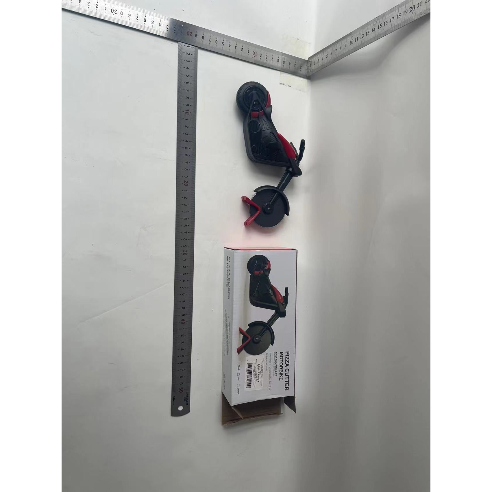 Cutit pizza creativ , in forma de motocicleta, cu suport pentru cutit, 21.5 x 9.5 cm, otel/PP, negru [7]