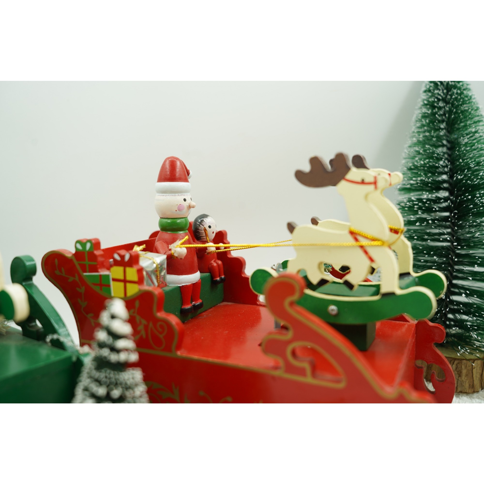 Cutiuta muzicala decorata, Sania lui Mos Craciun, Rosu, din Lemn, 16 cm x 18.5 cm, Interior,  [3]