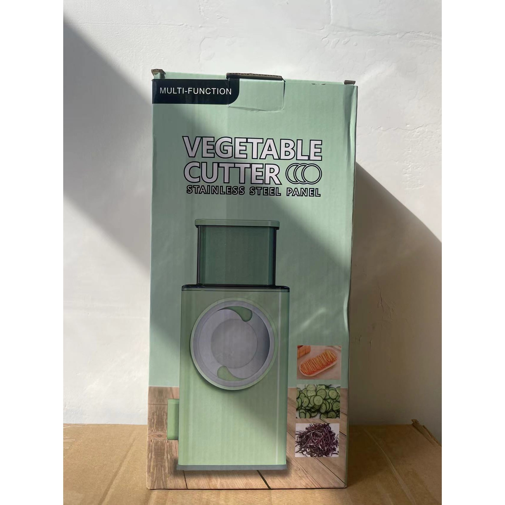 Feliator manual pentru legume , 3 lame din otel inxodabil, 3 tipuri de feliere, material carcasa ABS, latime maxima feliere 4 mm, baza de tip ventuza, usor si sigur de utilizat, 28.5 x 9,2 x 13.5 cm, verde [13]