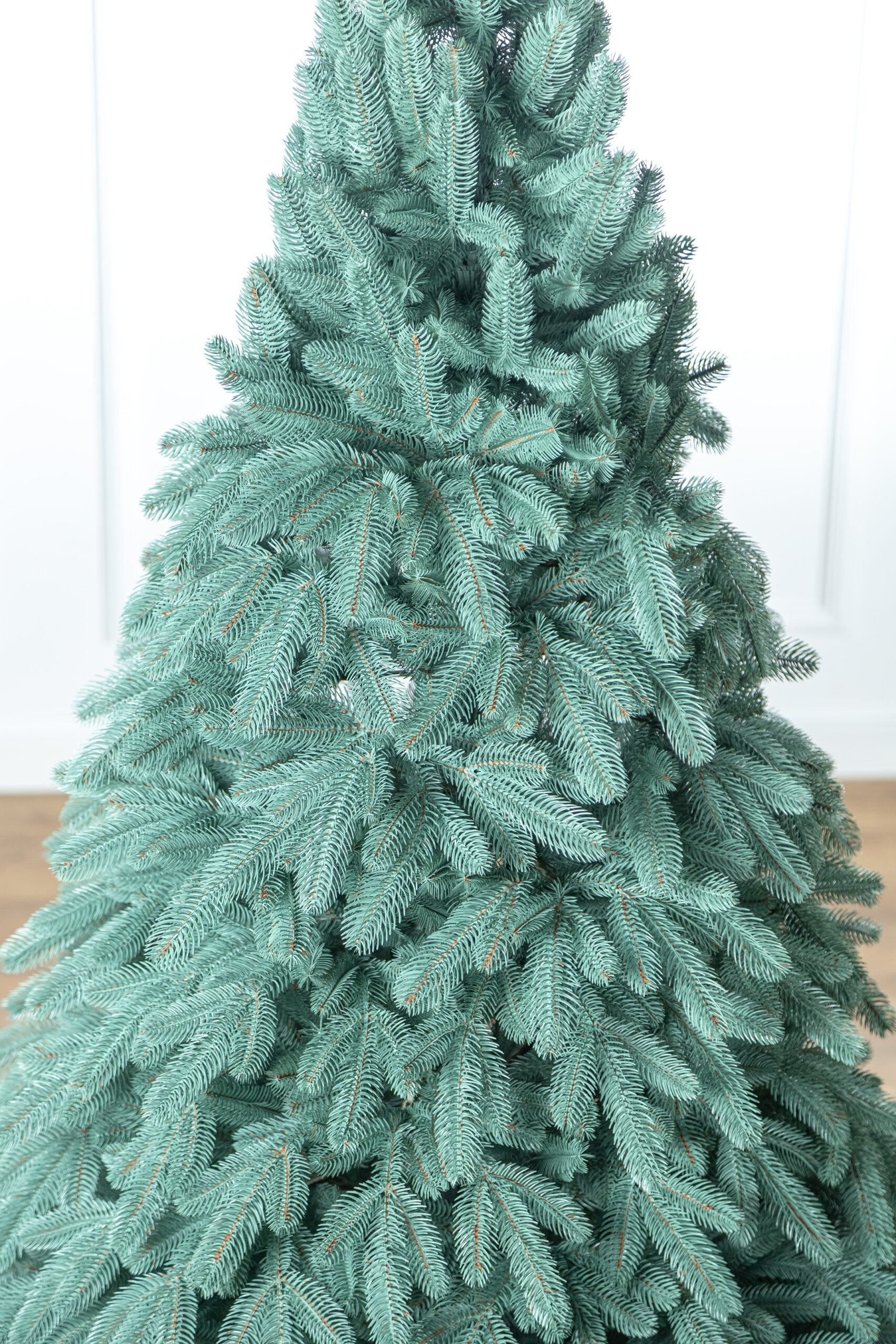 Brad artificial Christmas Deluxe by Sersimo, Laponia Select argintiu, integral 3D, 210cm [31]