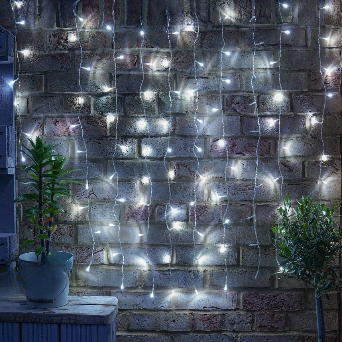 Perdea 220V - Instalatie Craciun Yoto, Tip Perdea, 2 m x 1 m, 120 LED-uri, Prelungitor 1.5 m, 8 Jocuri de Lumini, Interconectabila, Fir transparent, Interior/Exterior, Alb Rece