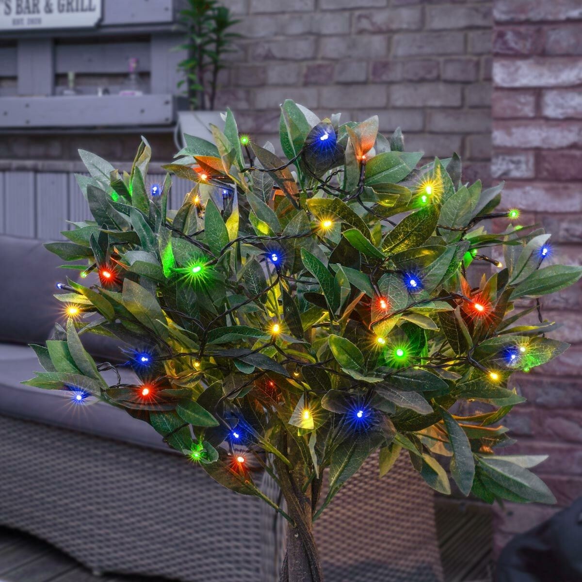 ✨TOATE PRODUSELE✨ - Instalatie de Craciun liniara Yoto, 10 m, din care 1 m cablu priza 220V, 100 LED, 8 jocuri de lumini, pentru interior, controler, fir negru, multicolor