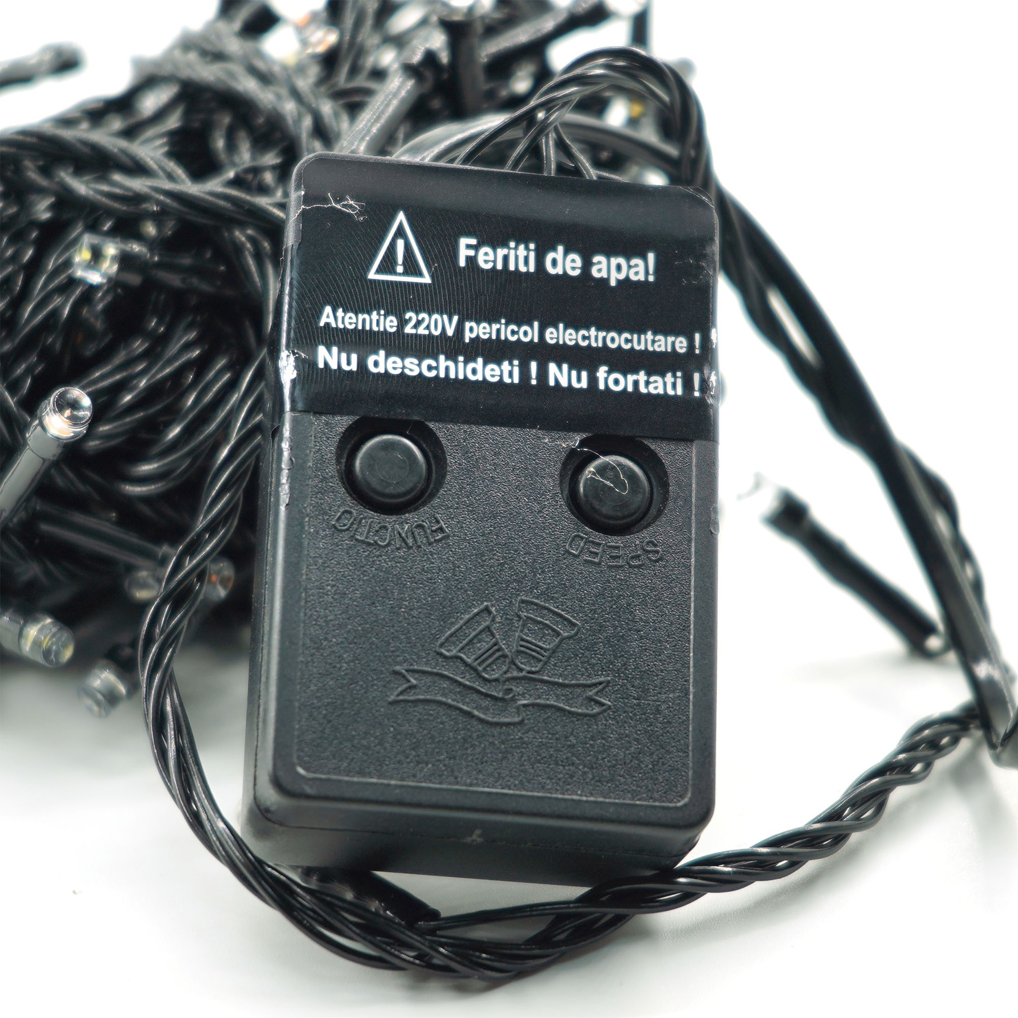 Instalatie de Craciun liniara Yoto, 10 m, din care 1 m cablu priza 220V, 100 LED, 8 jocuri de lumini, pentru interior, controler, fir negru, multicolor [2]