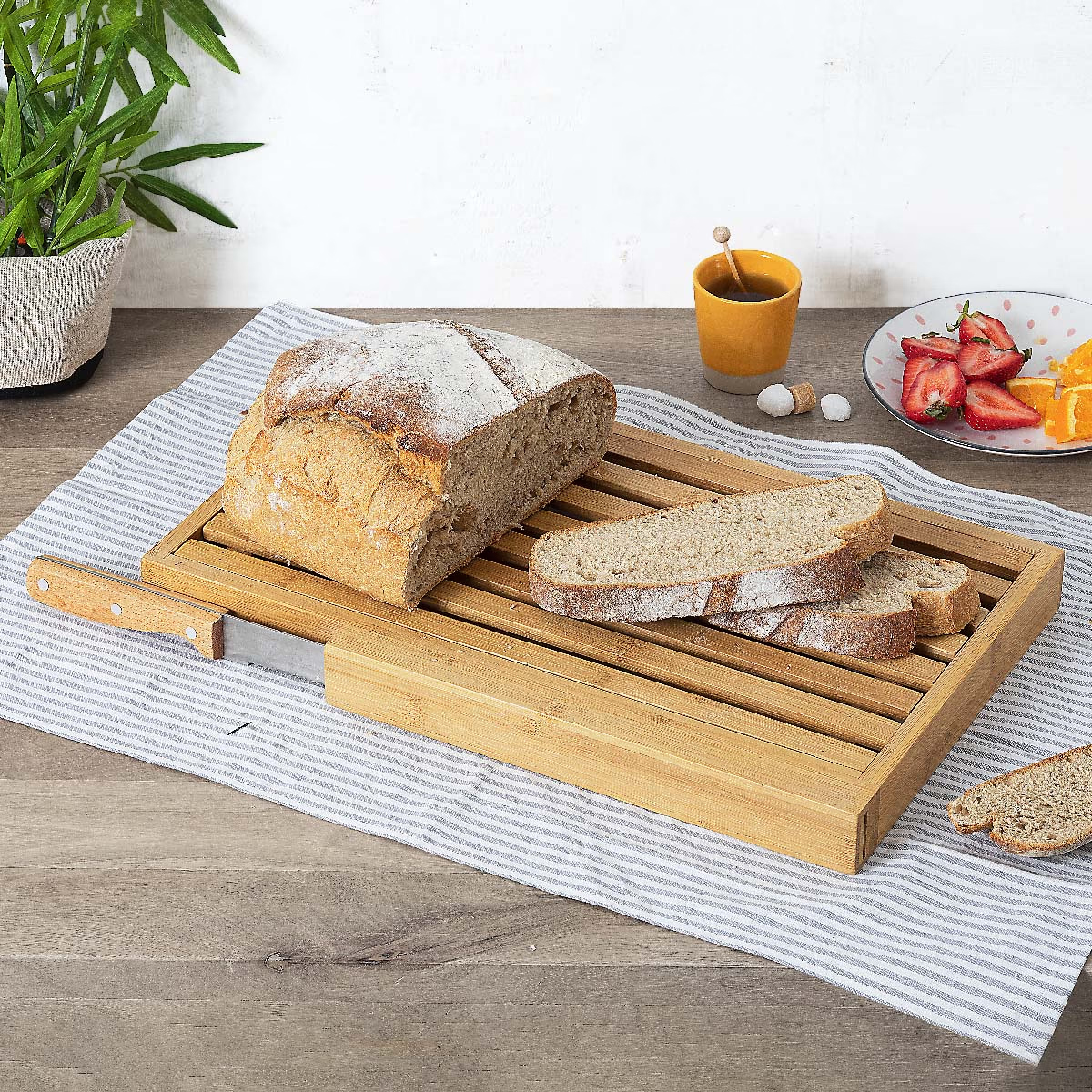 Tava pentru taiat paine Atmosphera din bambus cu cutit inclus, 44x27 cm, bej [2]