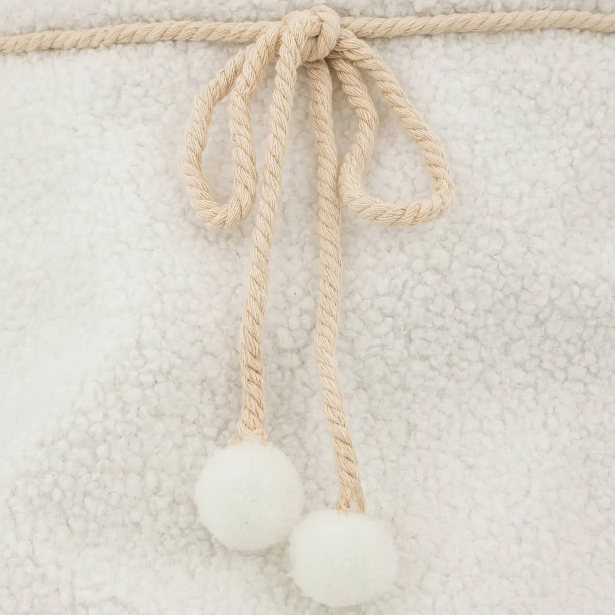 Husa decorativa tip fusta pentru bradul de Craciun, pufoasa, diametru 56 cm, alb [3]