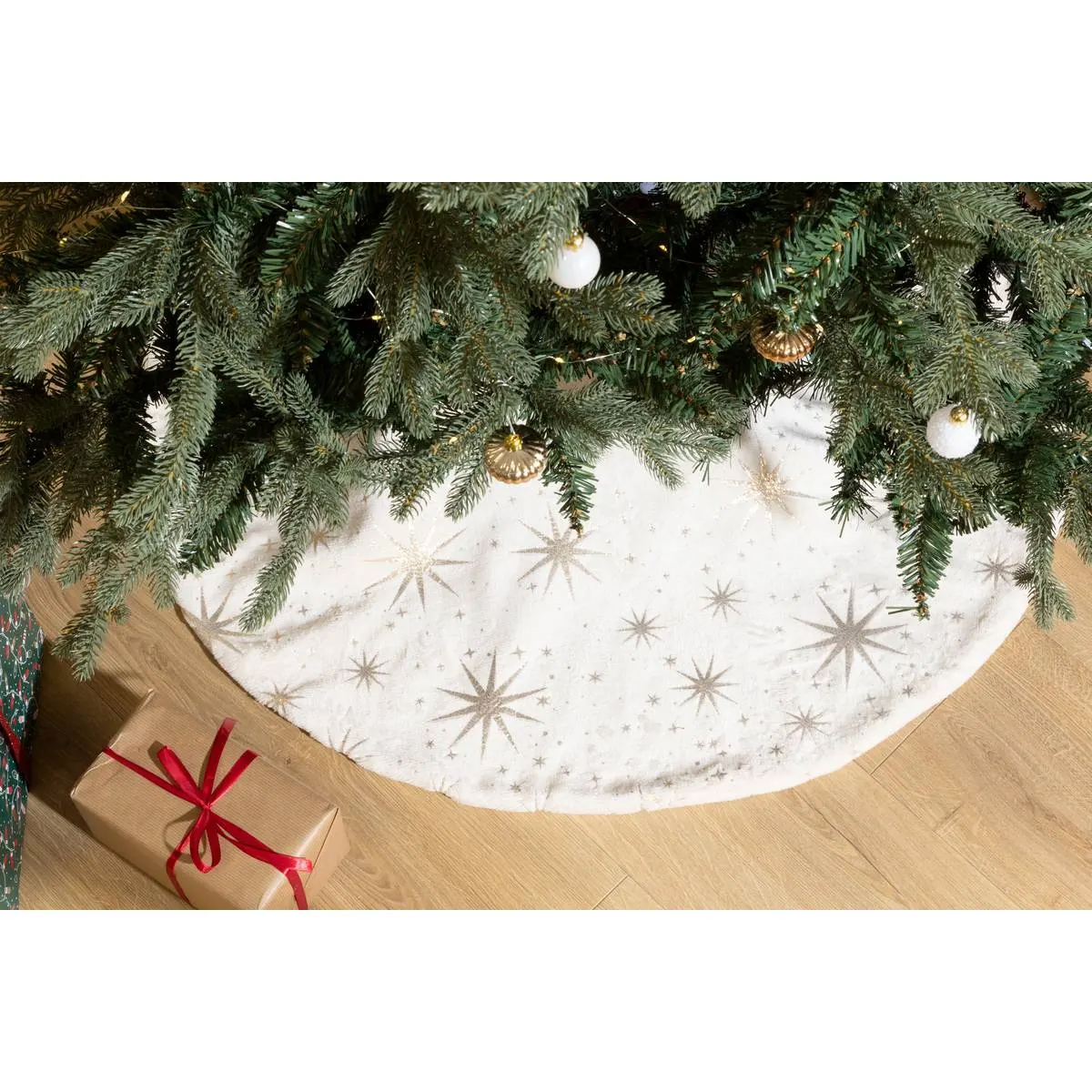 Covoras de pus sub bradul de Craciun, diametru 90 cm, cu stele aurii, alb [4]
