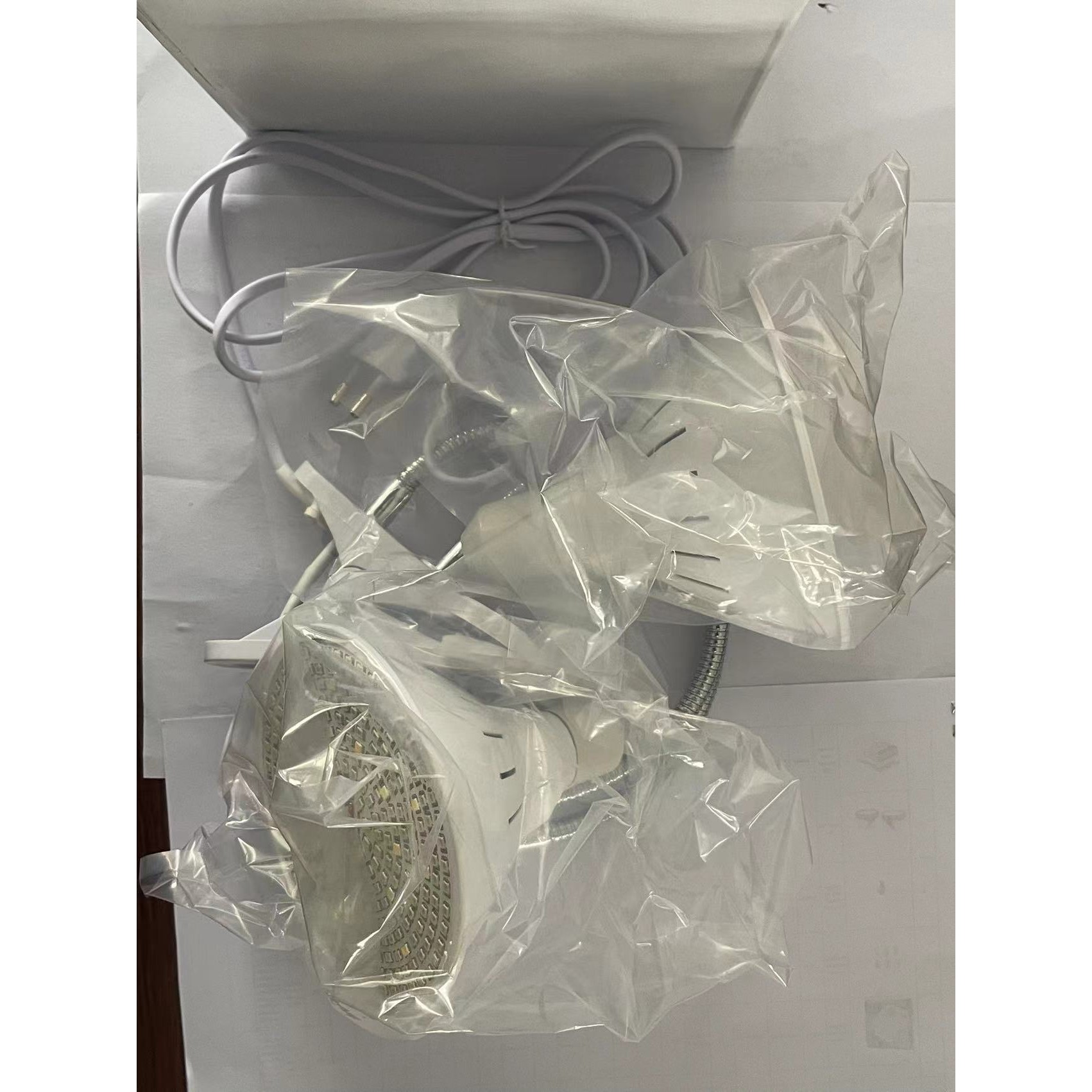 Lampa pentru cresterea plantelor de interior, , cap dublu, nu emana caldura, 290 leduri, 2 culori , prindere cu clips, 46x11.5x9.2 cm [7]