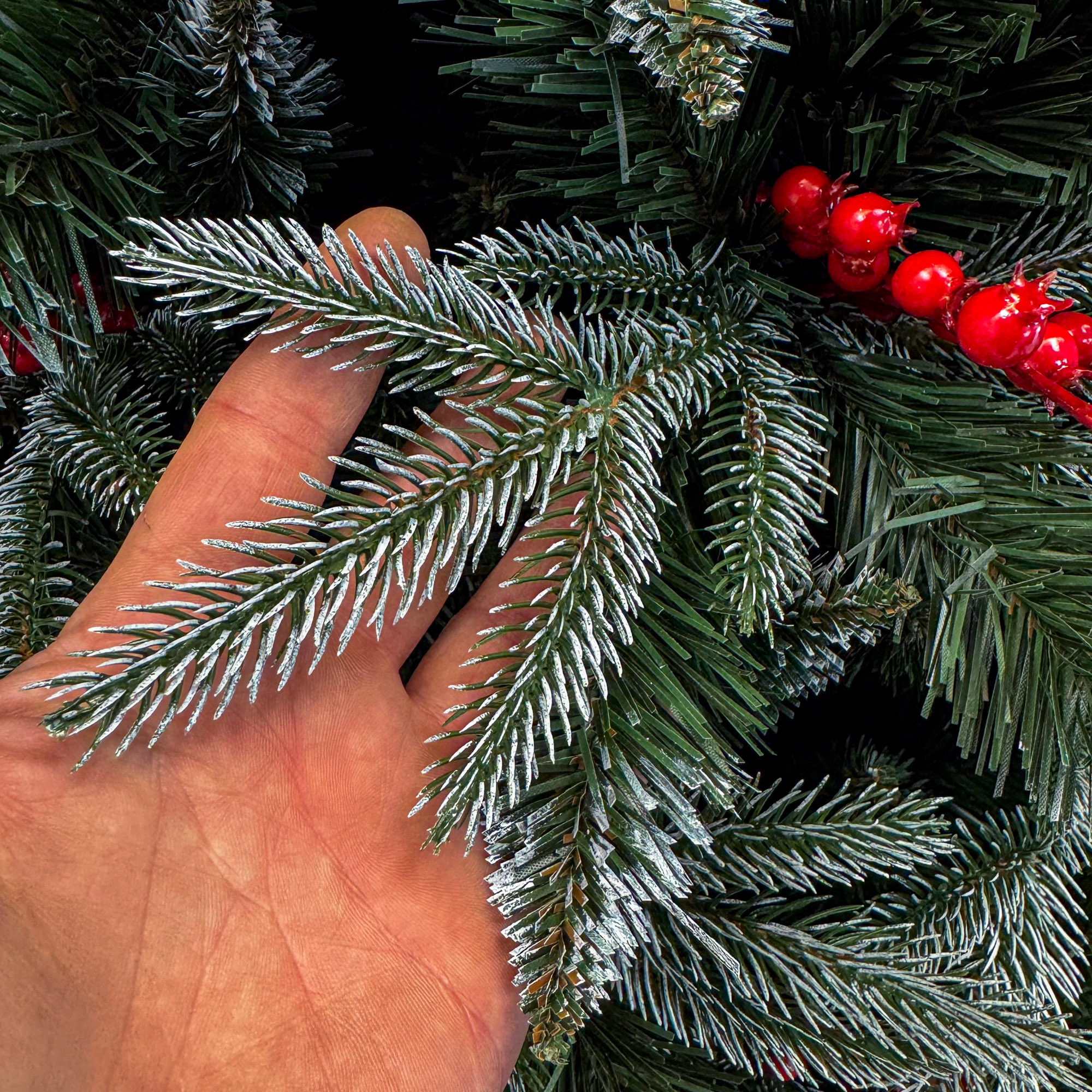 Brad artificial Sersimo, Miahelene Elite, verde nins cu merisoare, mix 2D+3D, 220 cm [13]