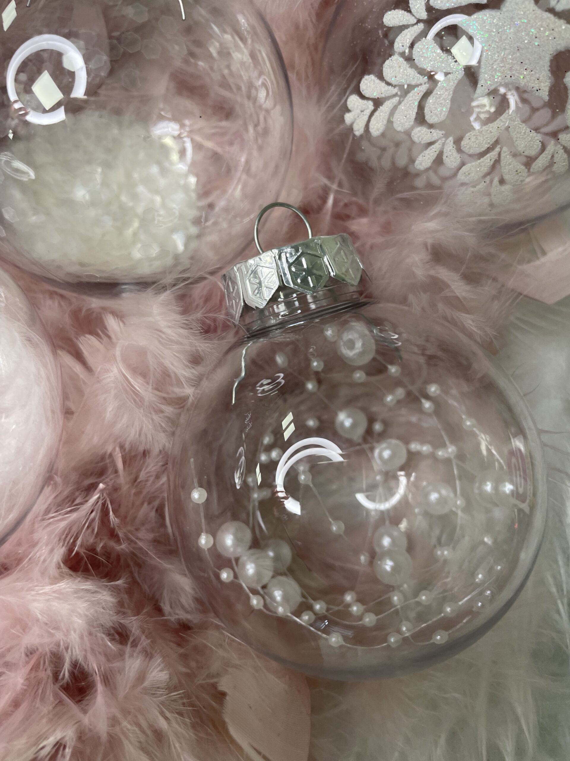 Set globuri de Craciun Inedit, 30 bucati, 7cm, transparente si alb [26]