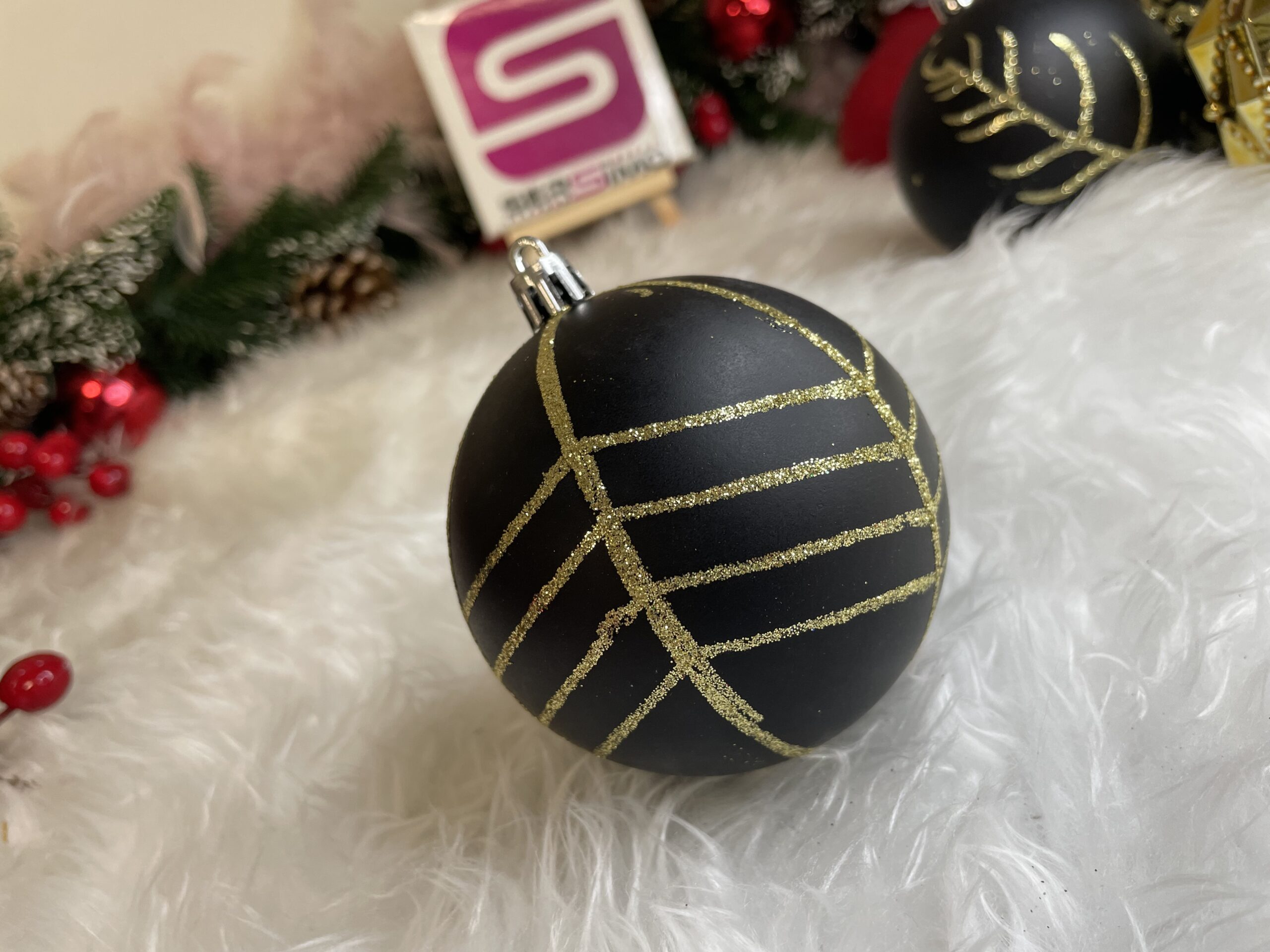 Set globuri de Craciun, 16 bucati, 8cm, 6 modele, negru auriu [23]