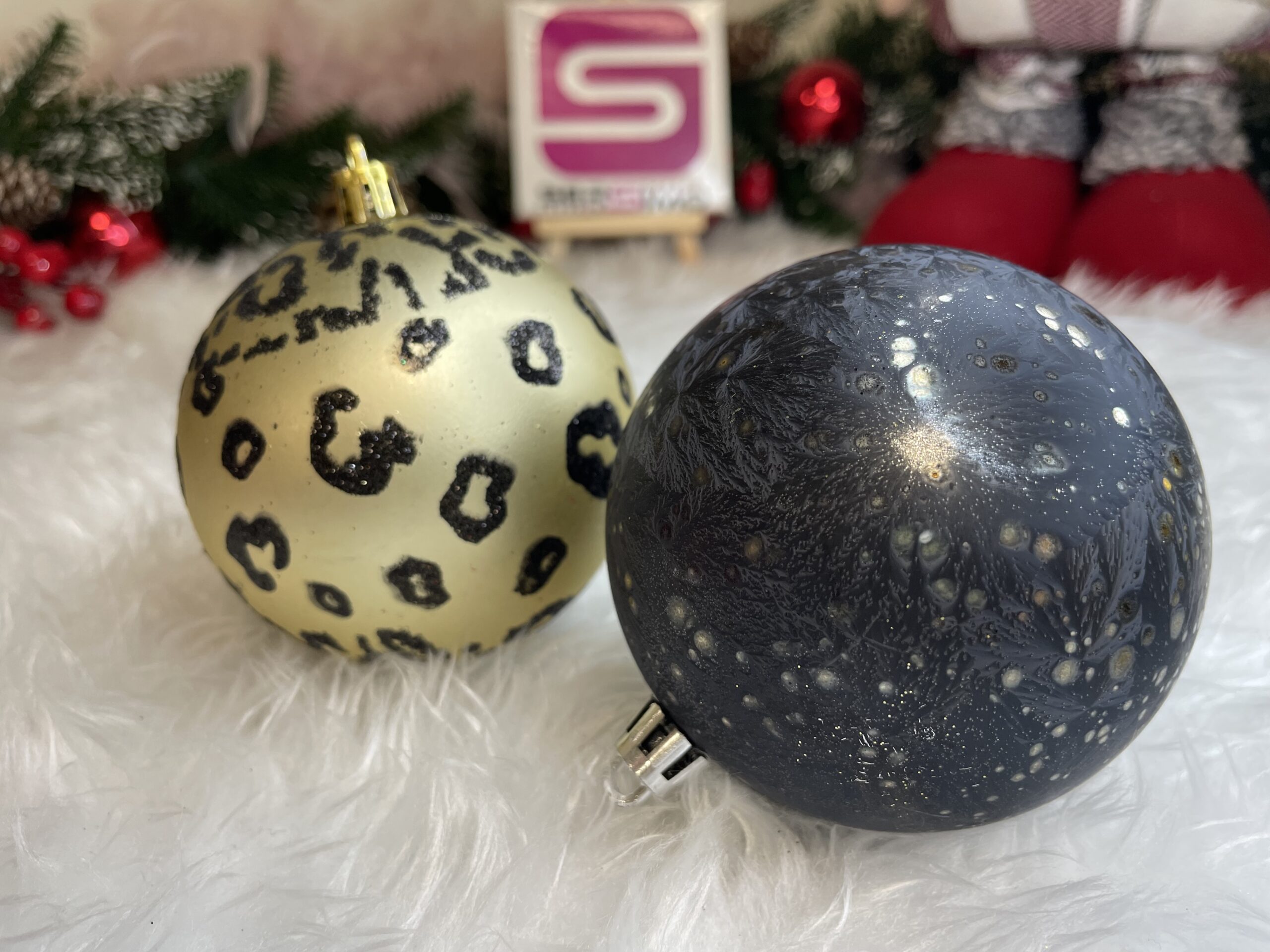 Set globuri de Craciun, 16 bucati, 8cm, 6 modele, negru auriu [25]