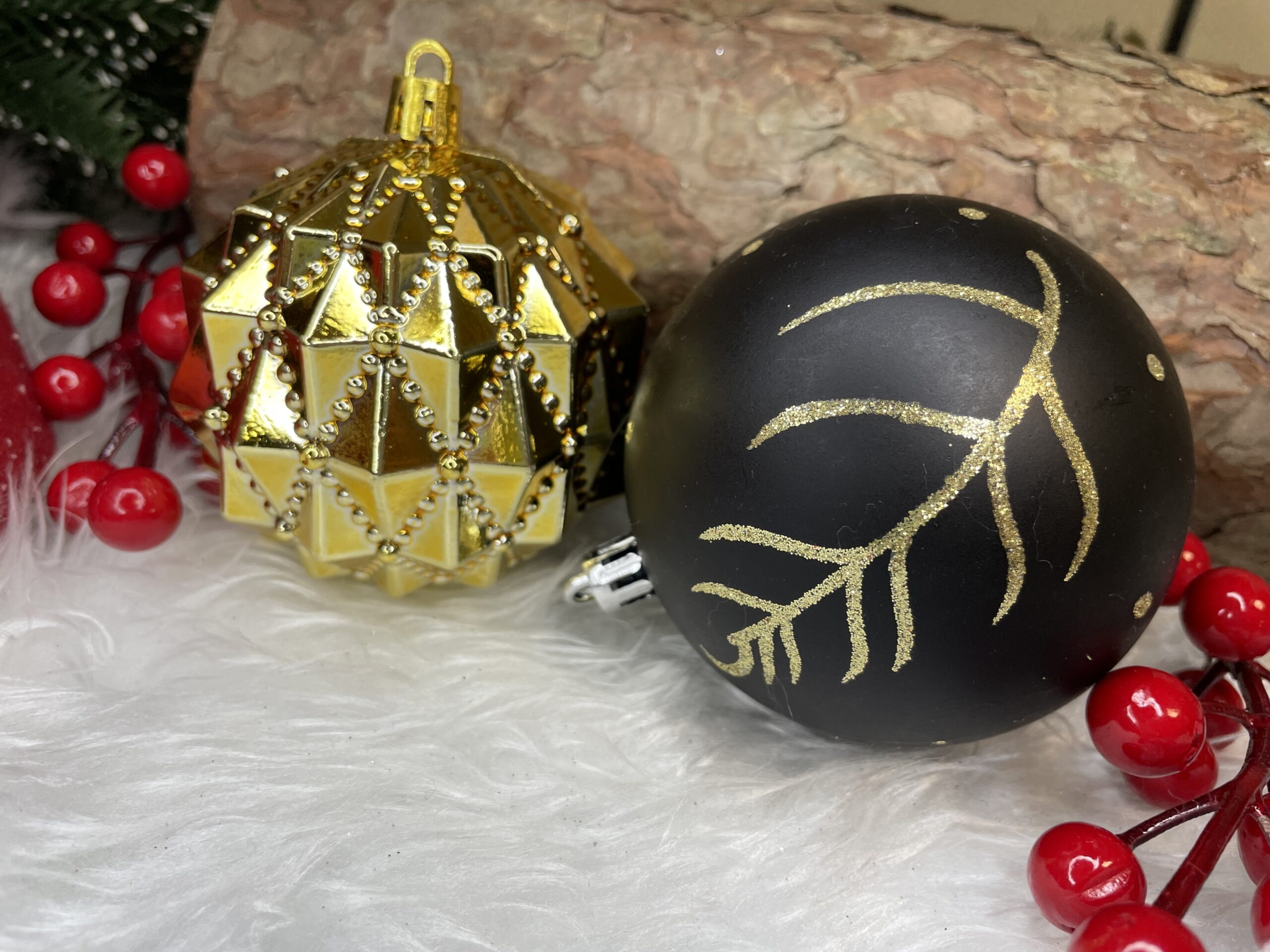 Set globuri de Craciun, 16 bucati, 8cm, 6 modele, negru auriu [28]
