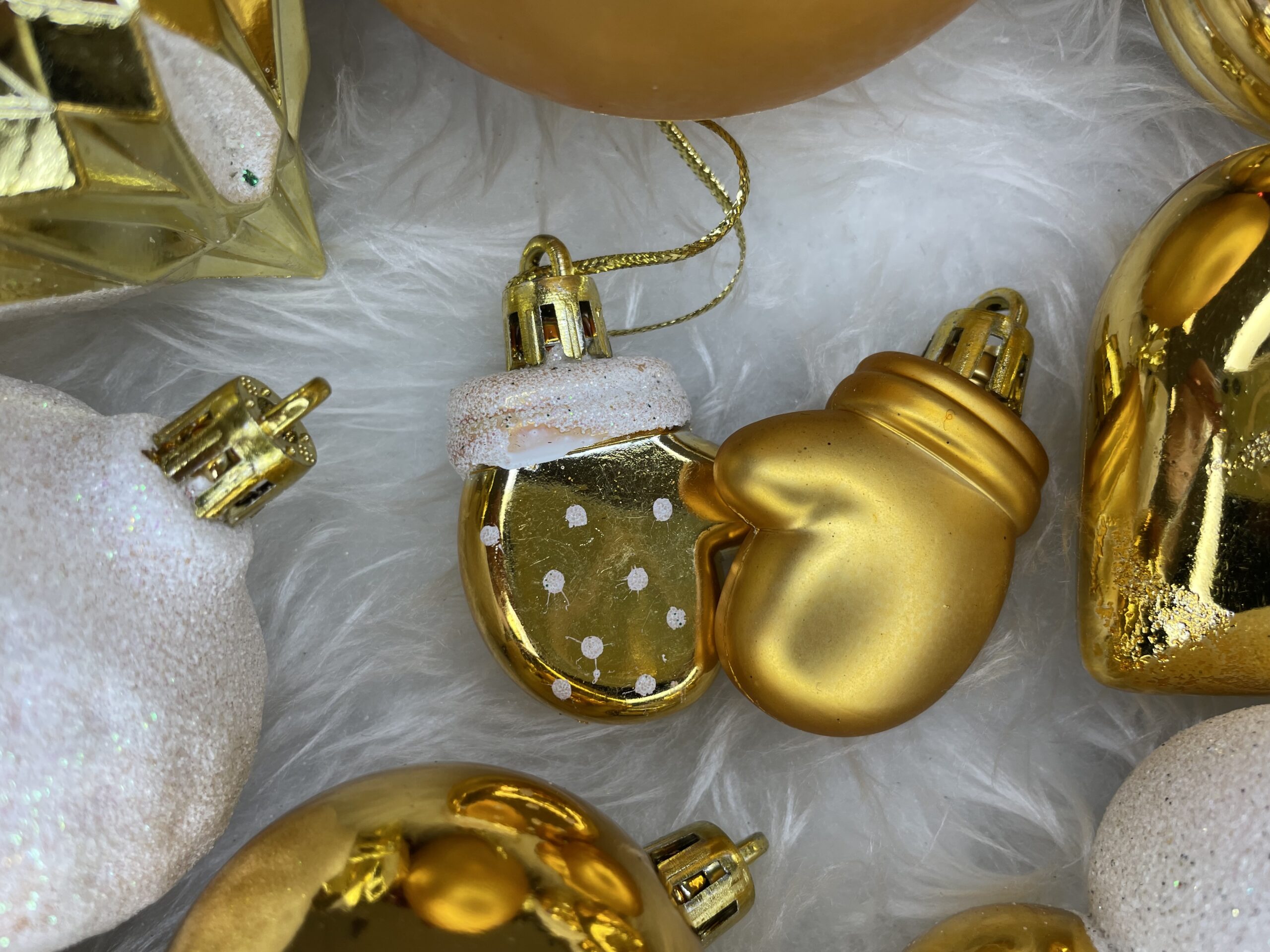 Set globuri si decoratiuni de Craciun, 155 piese, diverse dimensiuni, auriu [18]