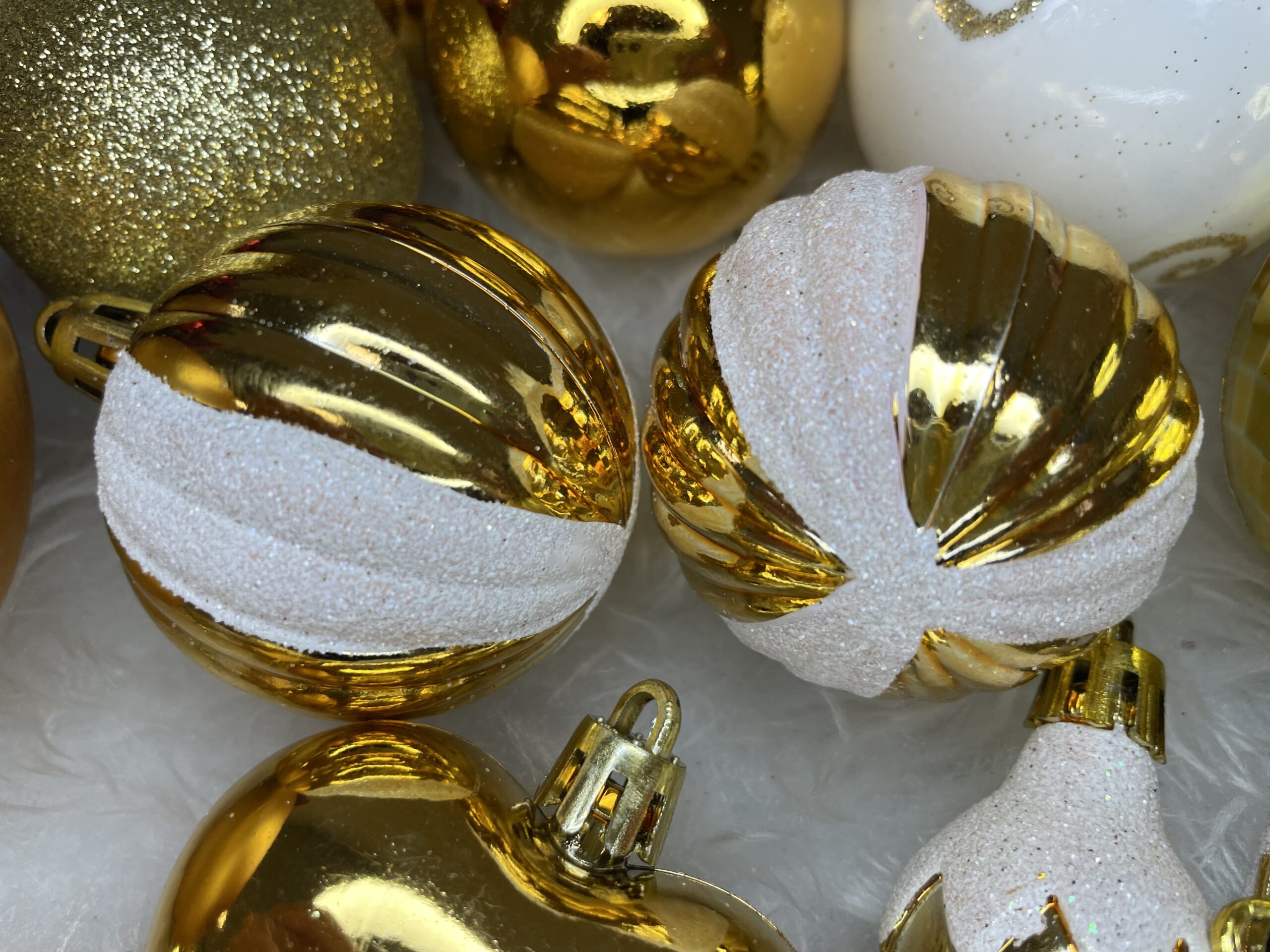 Set globuri si decoratiuni de Craciun, 155 piese, diverse dimensiuni, auriu [19]