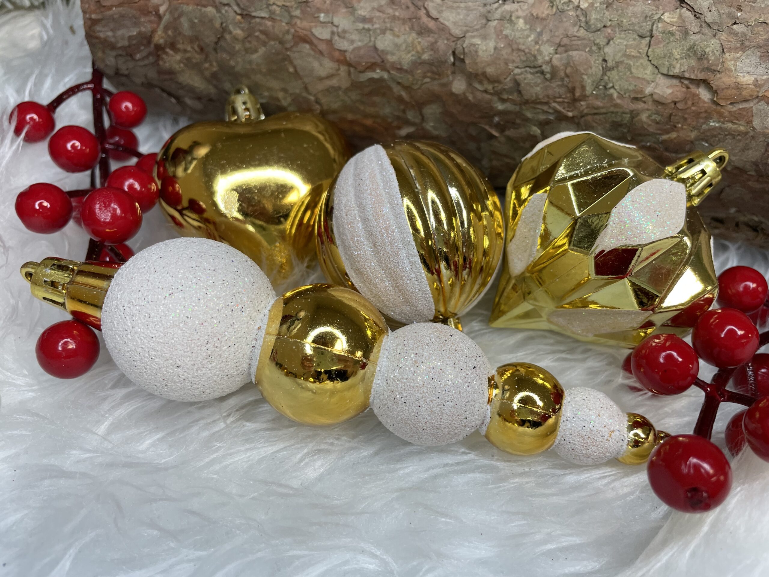 Set globuri si decoratiuni de Craciun, 155 piese, diverse dimensiuni, auriu [27]