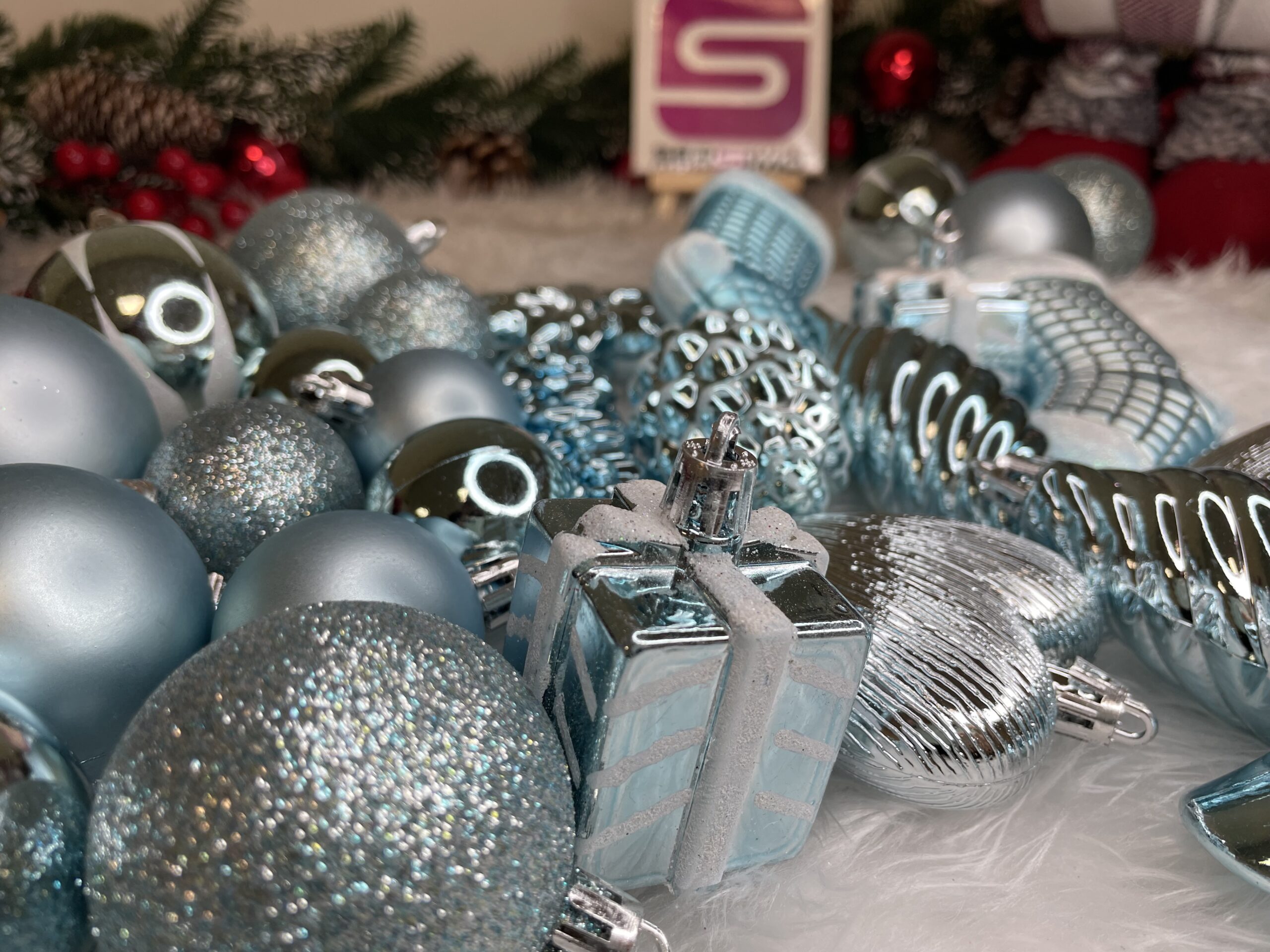 Set globuri si decoratiuni de Craciun, 72 piese, diverse dimensiuni, albastru [20]