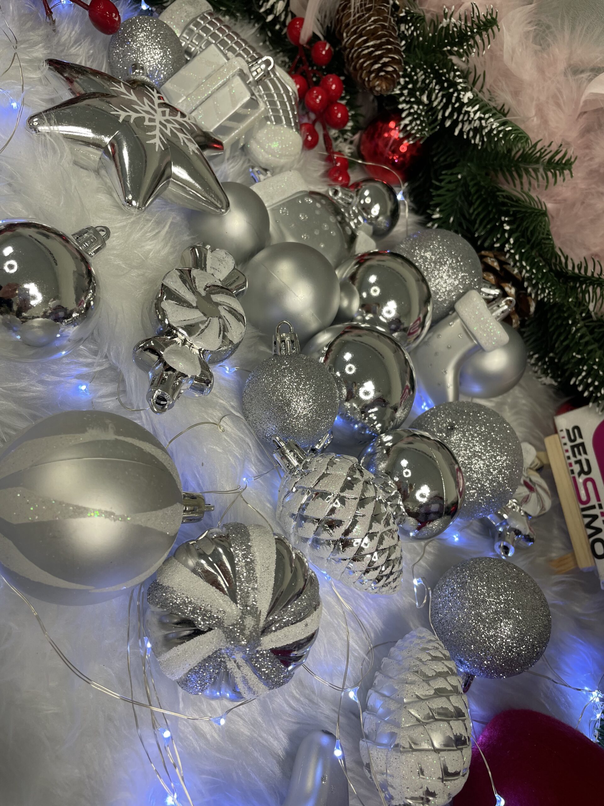 Set globuri si decoratiuni de Craciun, 77 piese, diverse dimensiuni, argintiu [15]