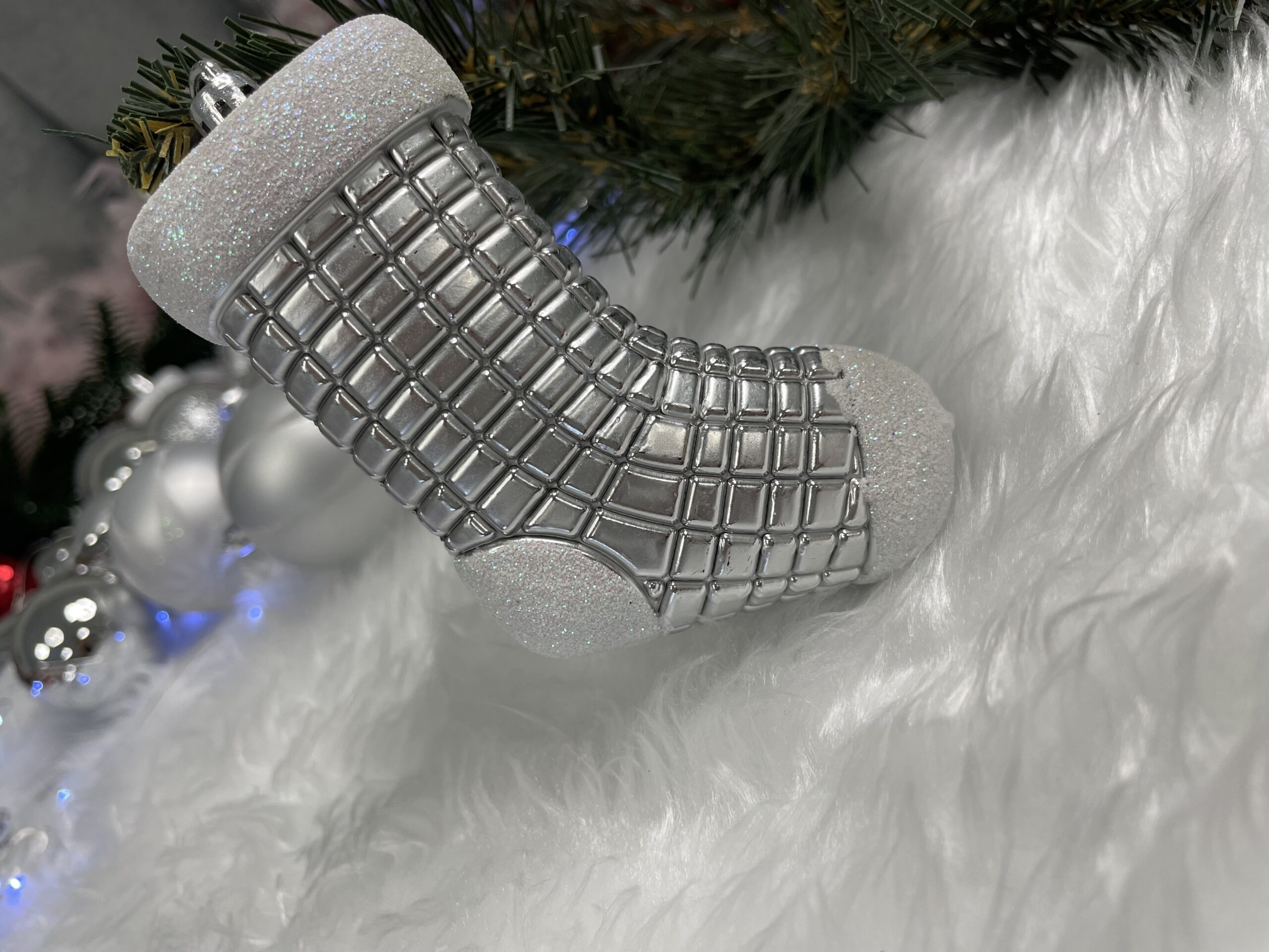 Set globuri si decoratiuni de Craciun, 77 piese, diverse dimensiuni, argintiu [16]