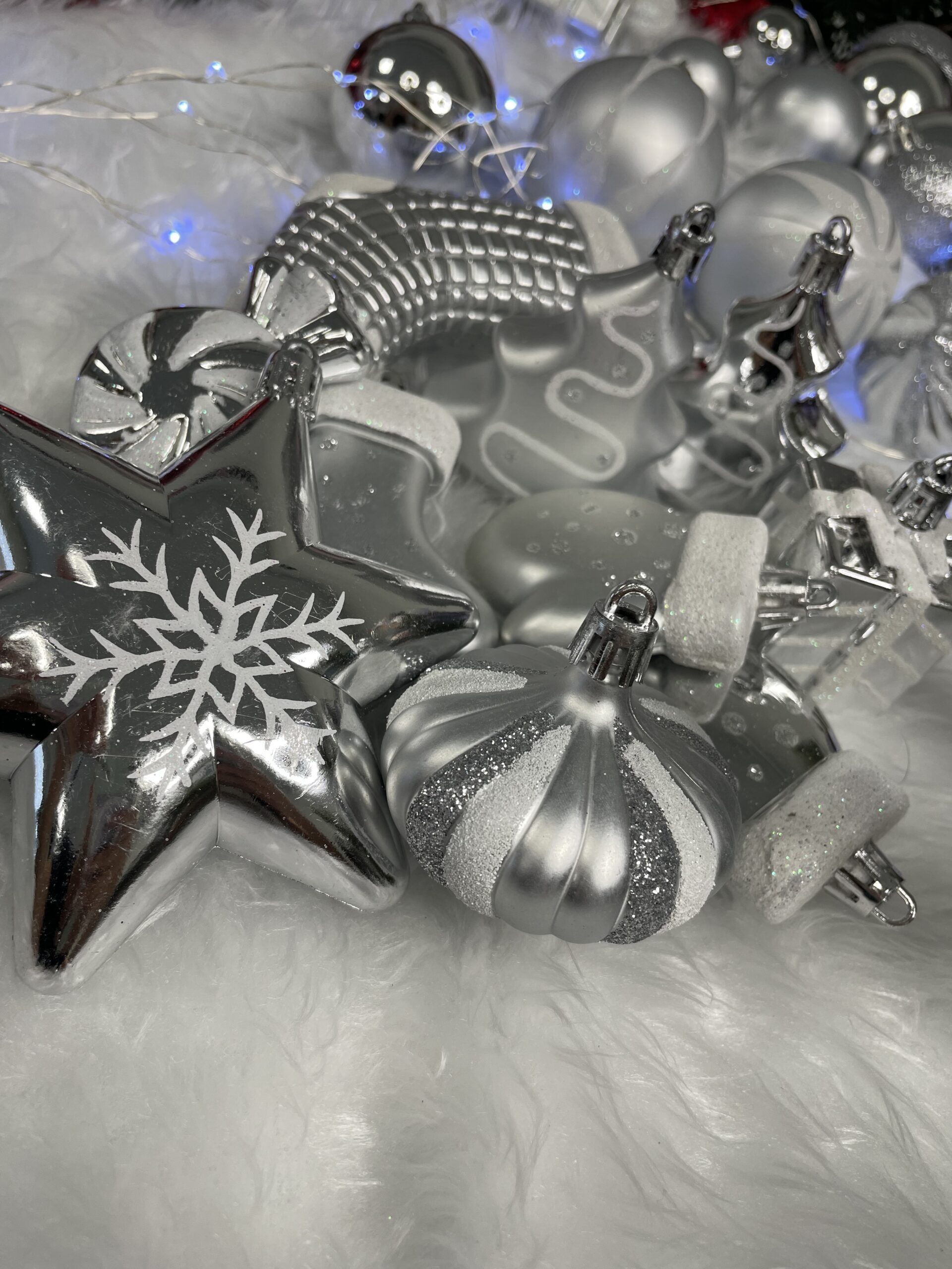 Set globuri si decoratiuni de Craciun, 77 piese, diverse dimensiuni, argintiu [18]