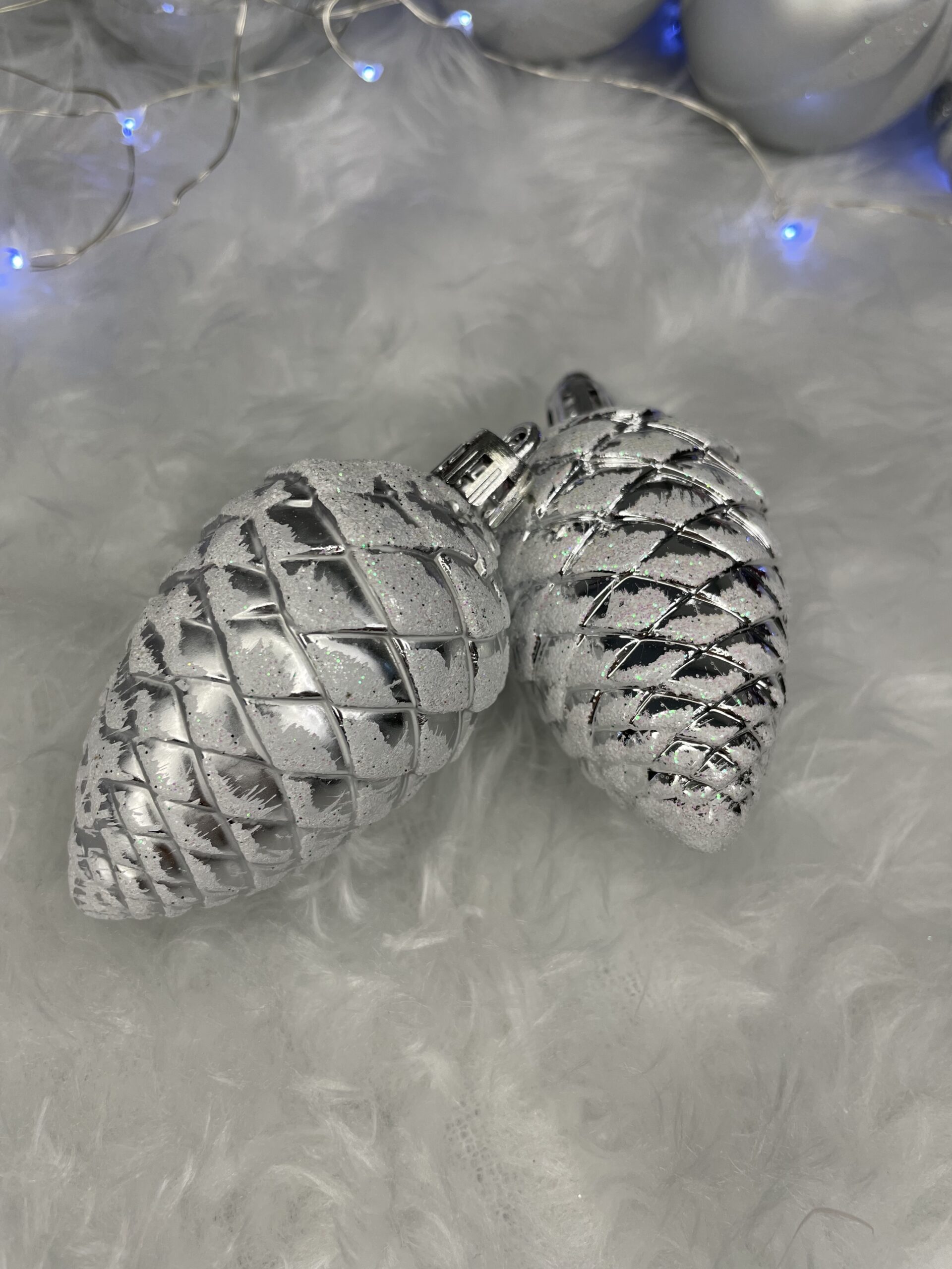Set globuri si decoratiuni de Craciun, 77 piese, diverse dimensiuni, argintiu [21]