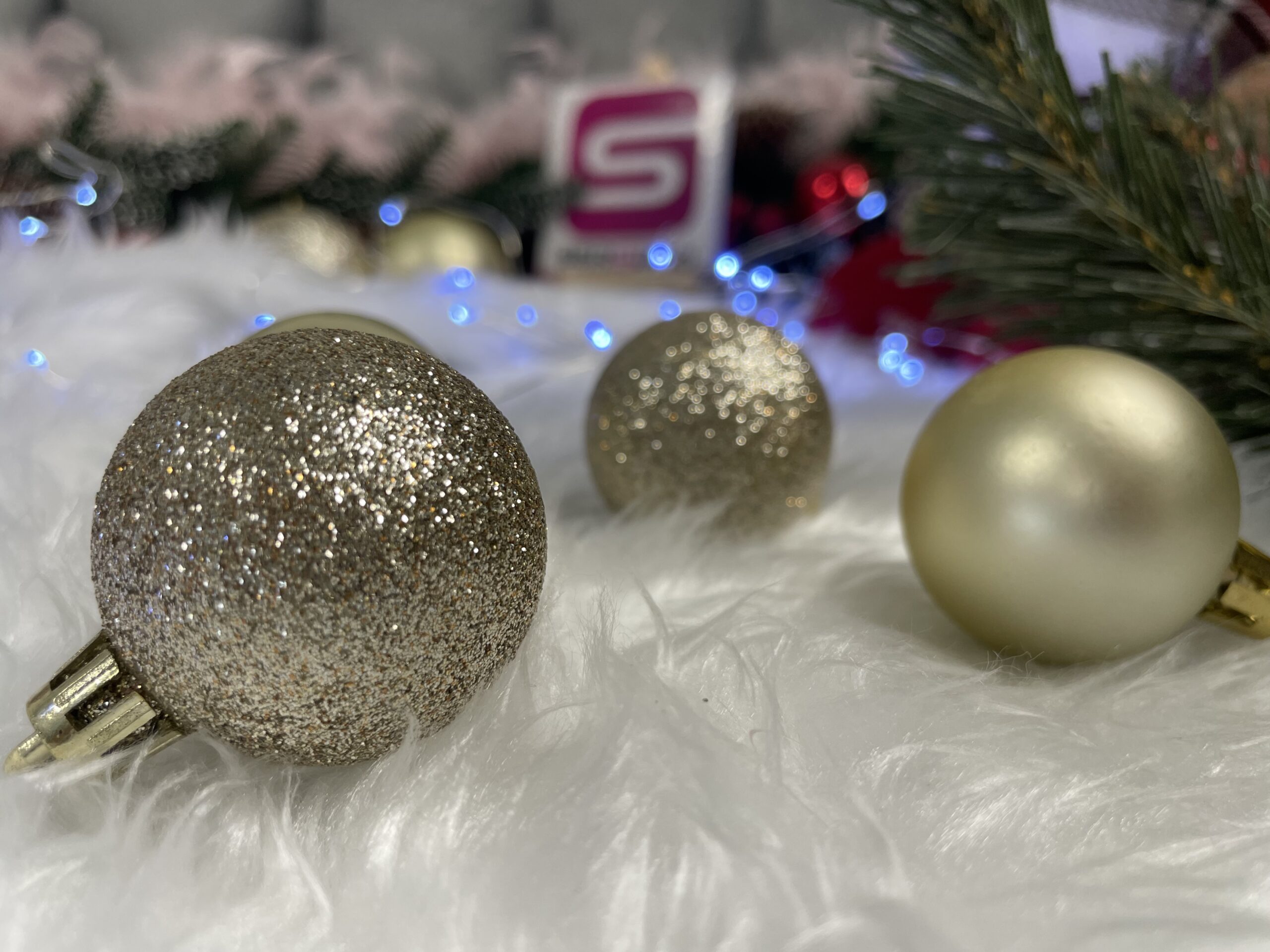 Set globuri de Craciun, 30 bucati, 3 modele, 4/5/6cm, auriu [15]