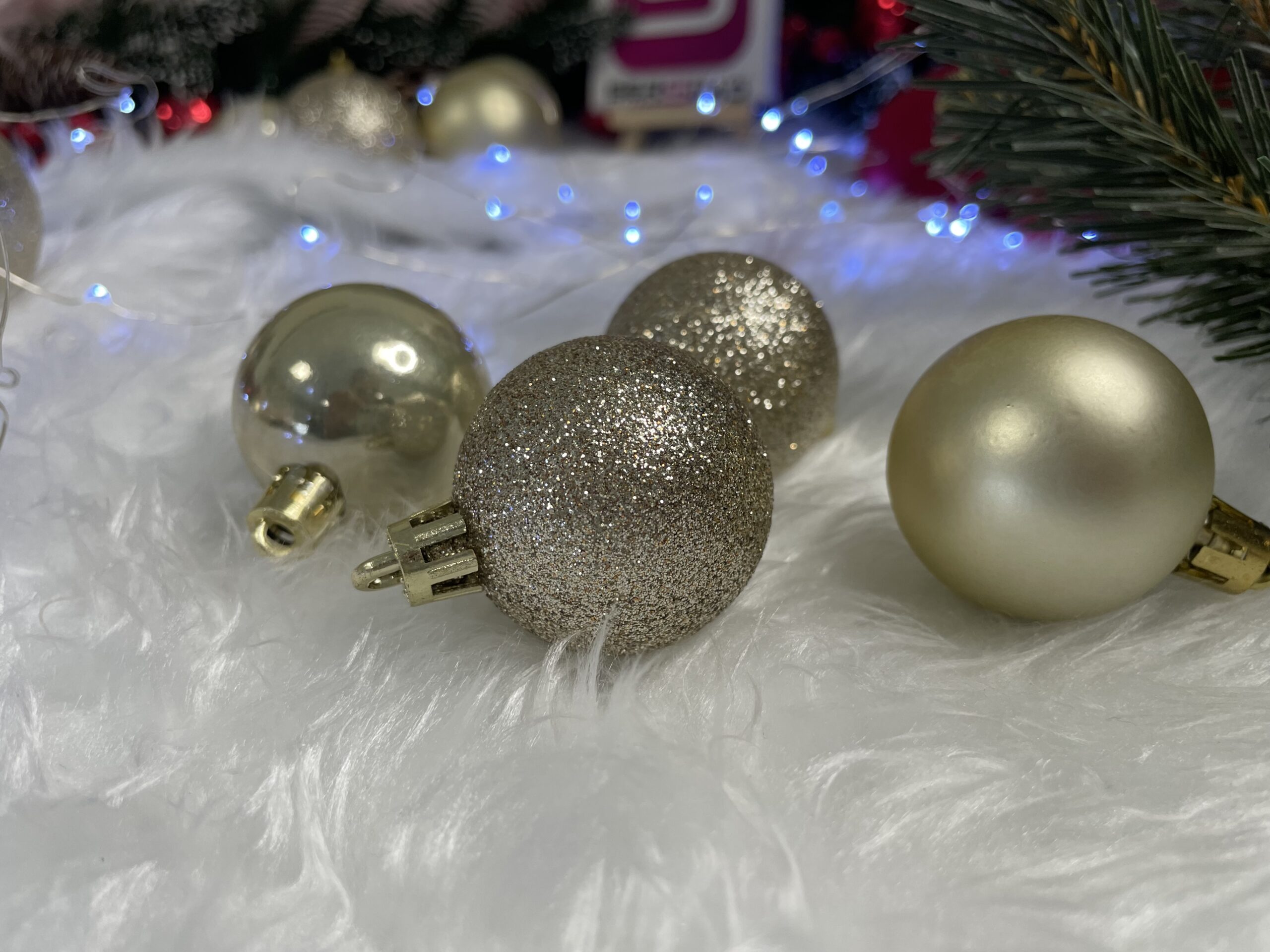 Set globuri de Craciun, 30 bucati, 3 modele, 4/5/6cm, auriu [16]