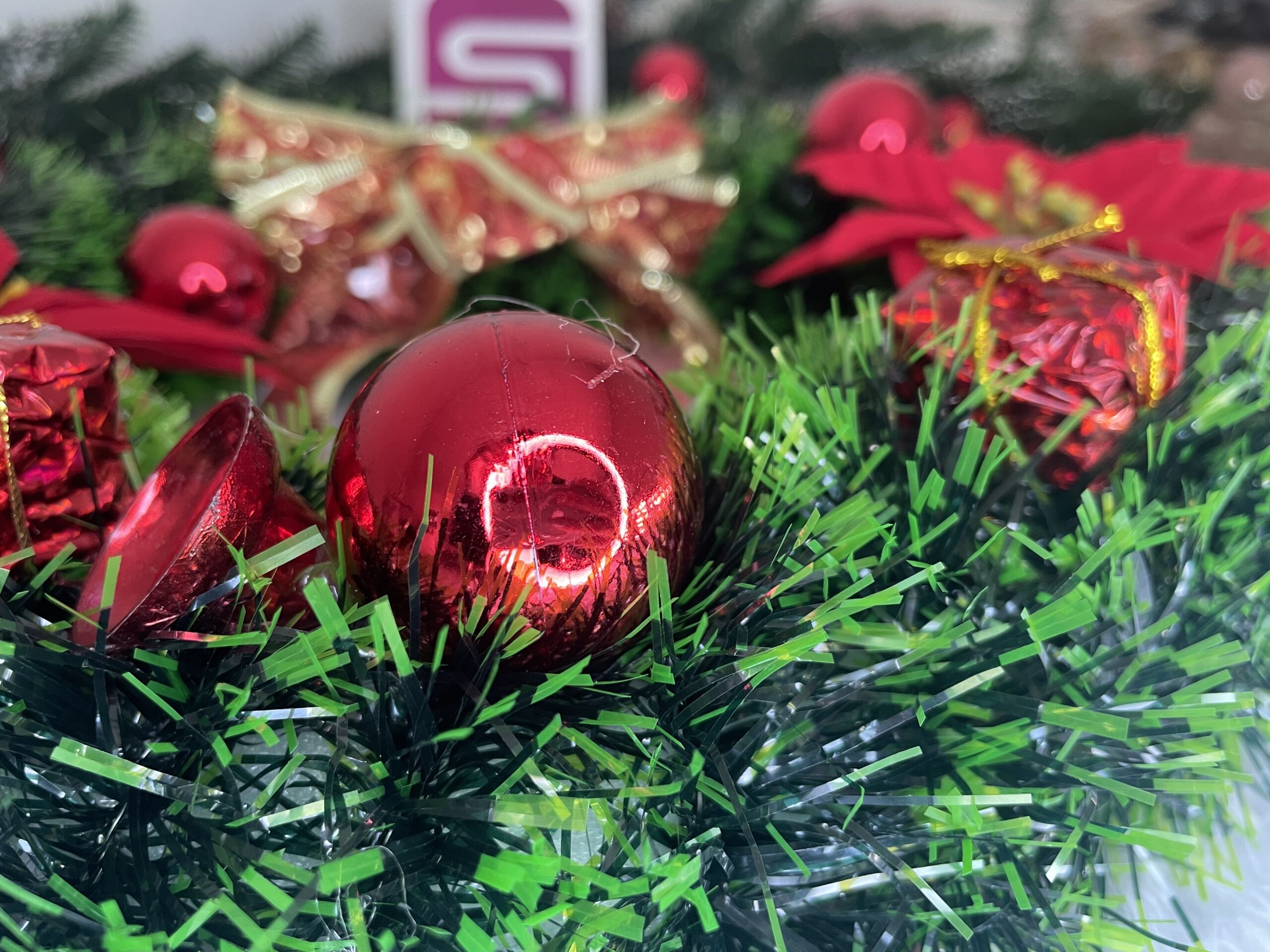 Coronita pentru Craciun, 35 cm, din brad artificial, cu decoratiuni, verde [17]