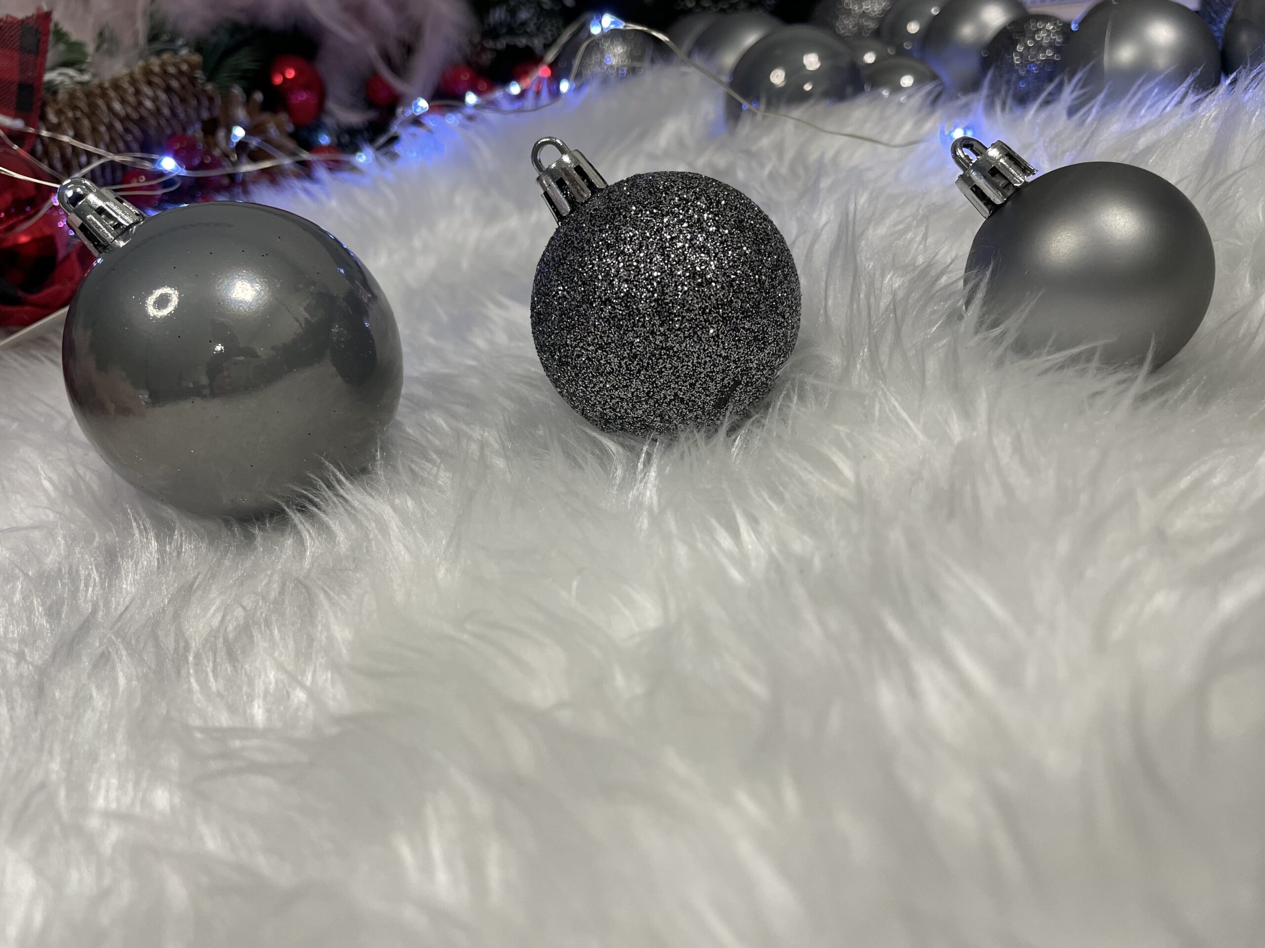Set globuri de Craciun, 30 bucati, 3 modele, 4/5/6cm, gri argintiu [14]