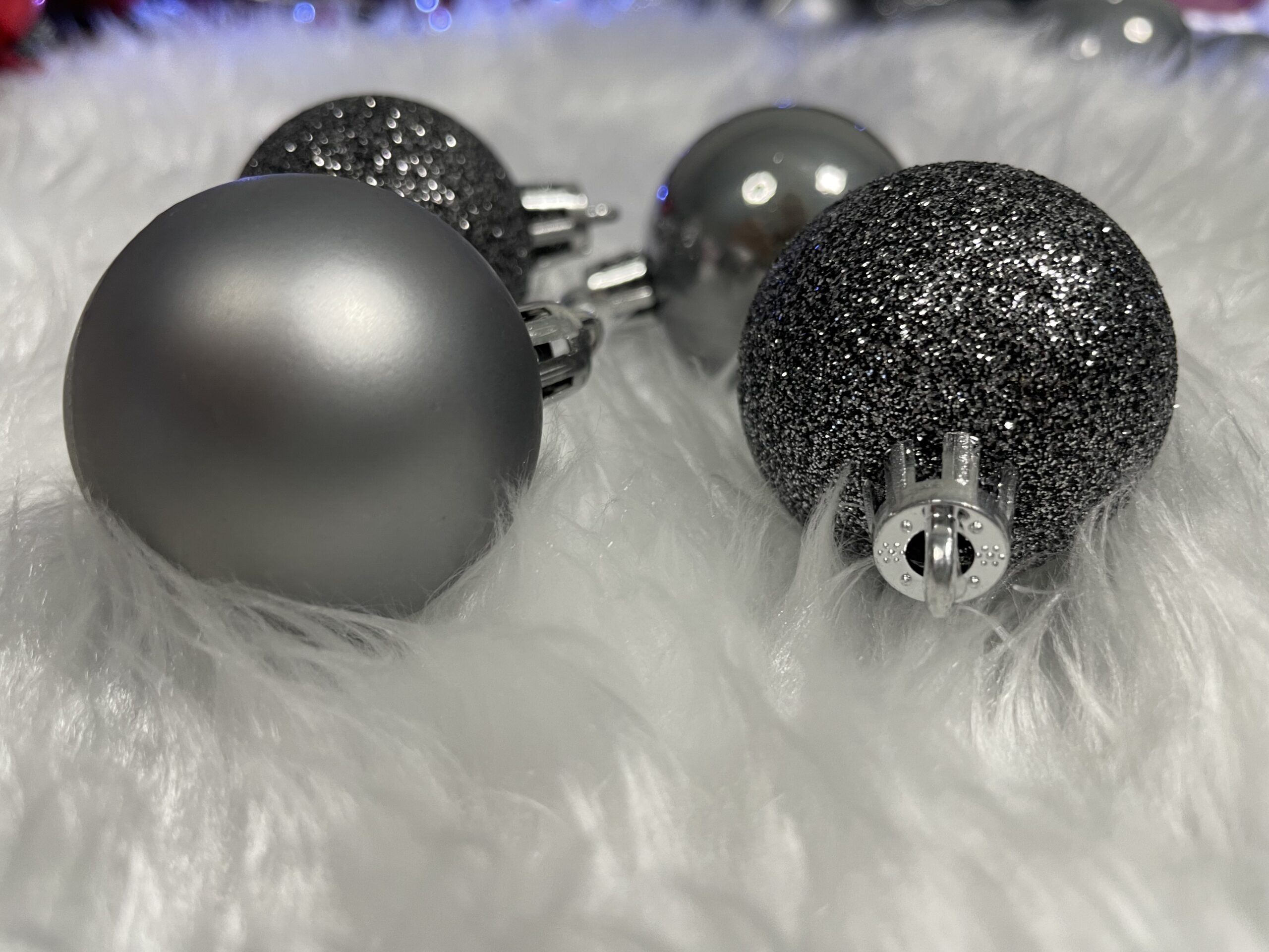 Set globuri de Craciun, 30 bucati, 3 modele, 4/5/6cm, gri argintiu [16]