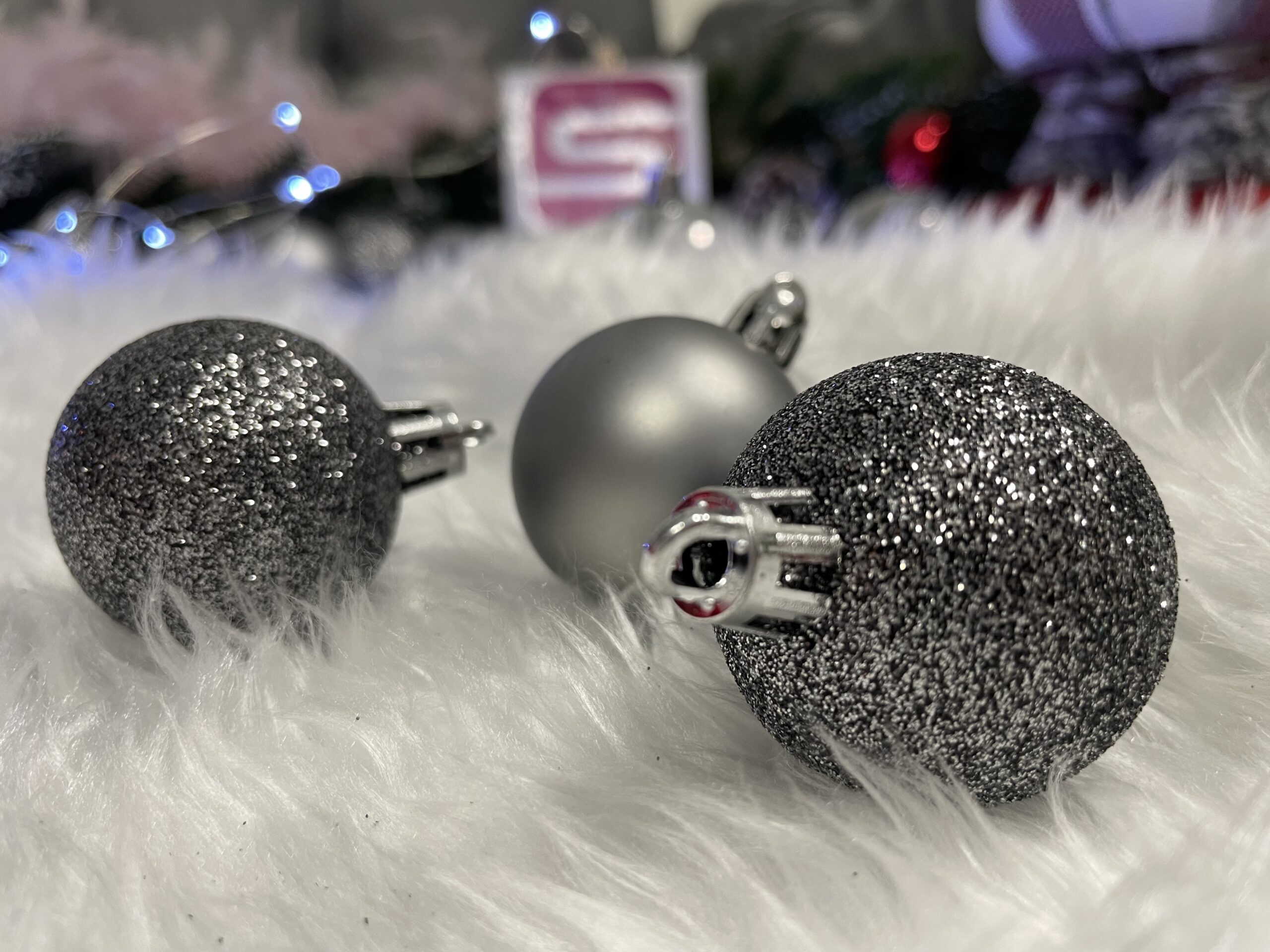 Set globuri de Craciun, 30 bucati, 3 modele, 4/5/6cm, gri argintiu [17]