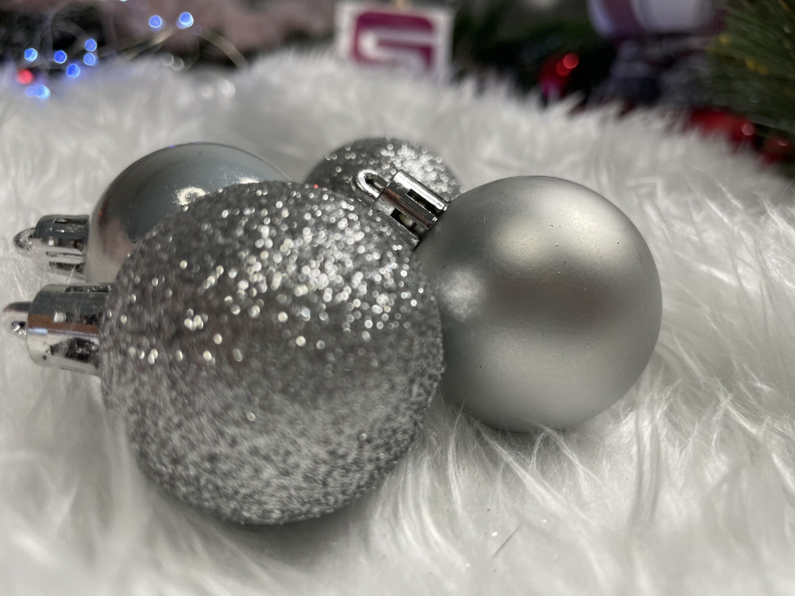 Set globuri de Craciun, 30 bucati, 3 modele, 4/5/6cm, argintiu [16]