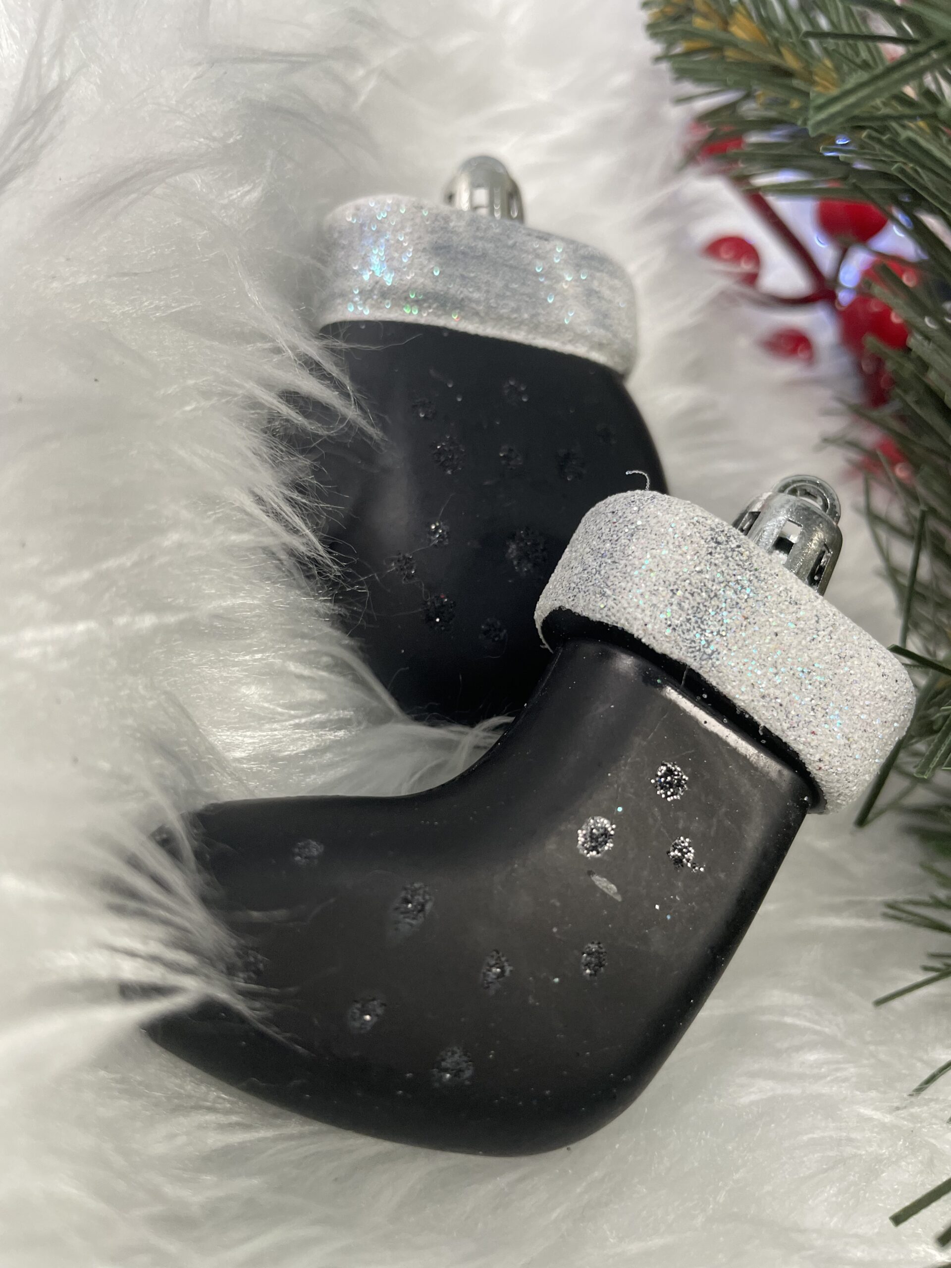 Set globuri si decoratiuni de Craciun, 77 piese, diverse dimensiuni, negru [29]