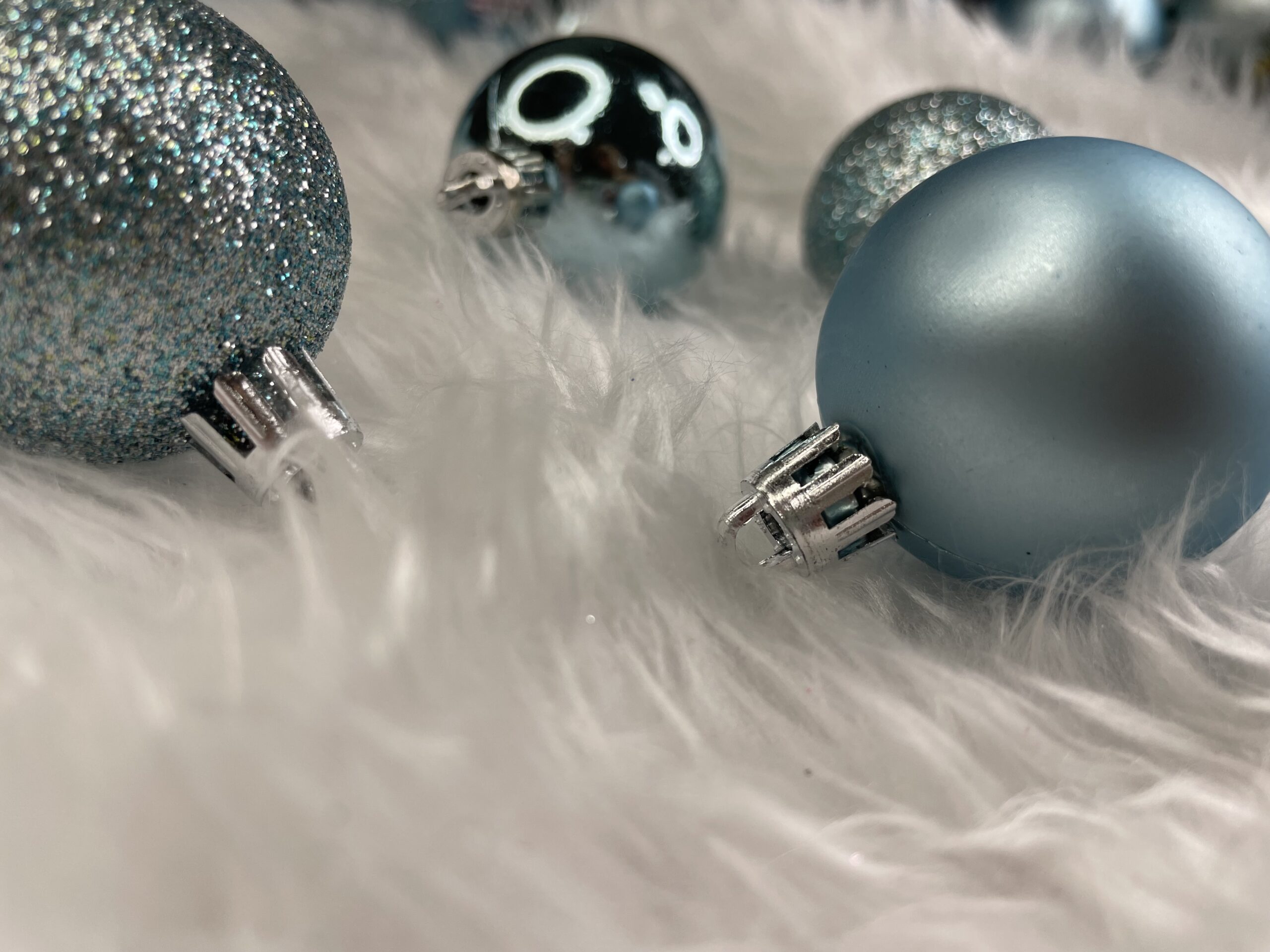 Set globuri si decoratiuni de Craciun, 77 piese, diverse dimensiuni, albastru [26]