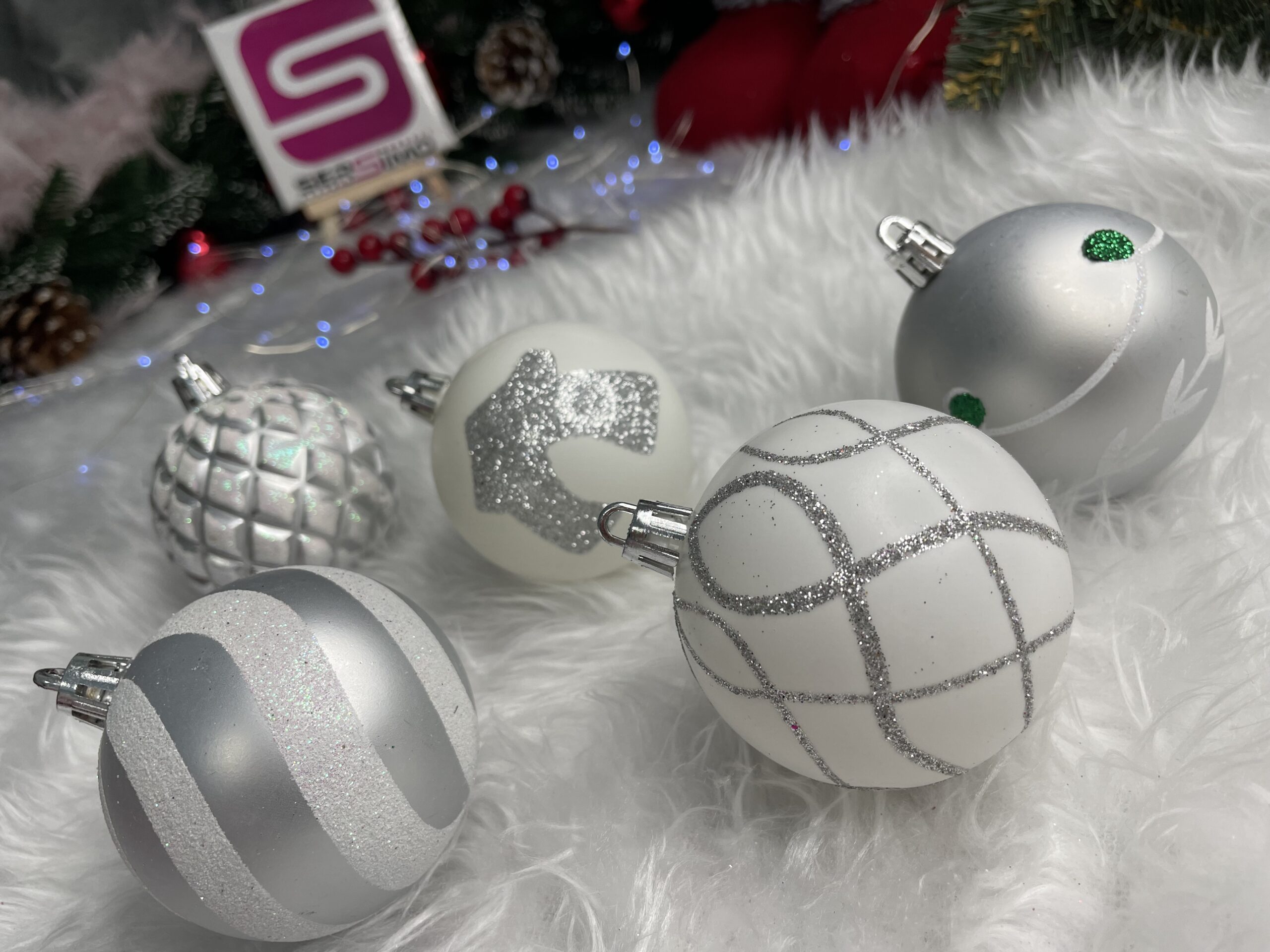 Set globuri de Craciun cu modele de sarbatori, 30 bucati, 6cm, argintiu [13]